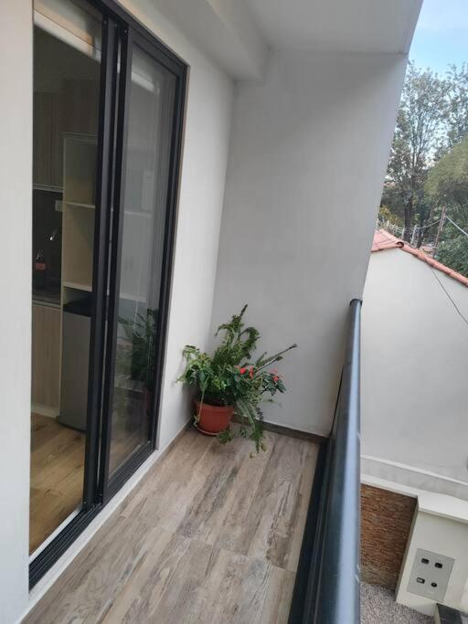 Lindo monoambiente con balcon y vista a El Prado
