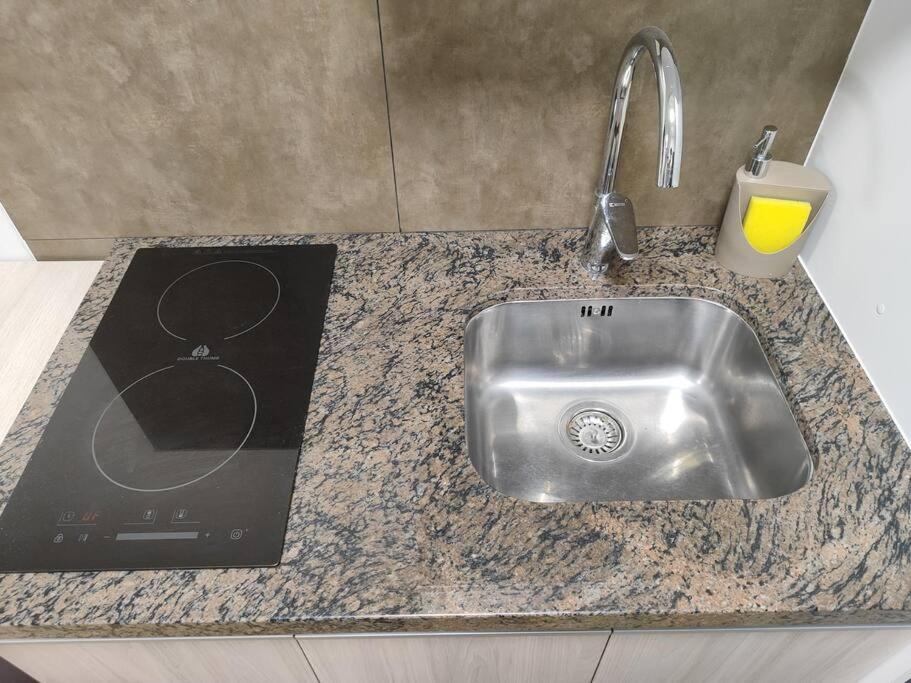 Lindo monoambiente con balcon y vista a El Prado