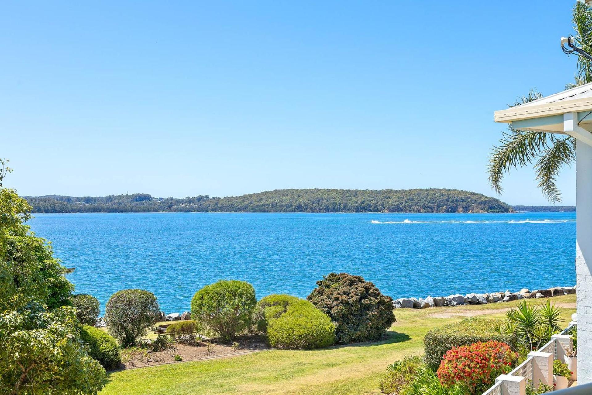 Spinnakers Reach Unit 9 managed by Batemans Bay Accom