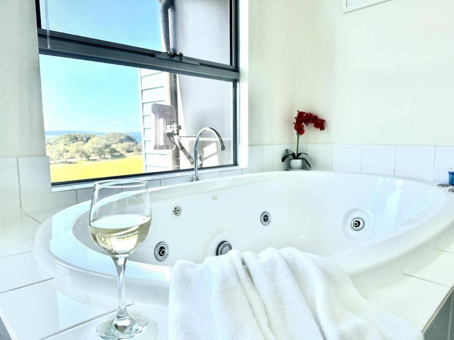Luxurious 2-Bedroom Spa Apartment with Ocean Views