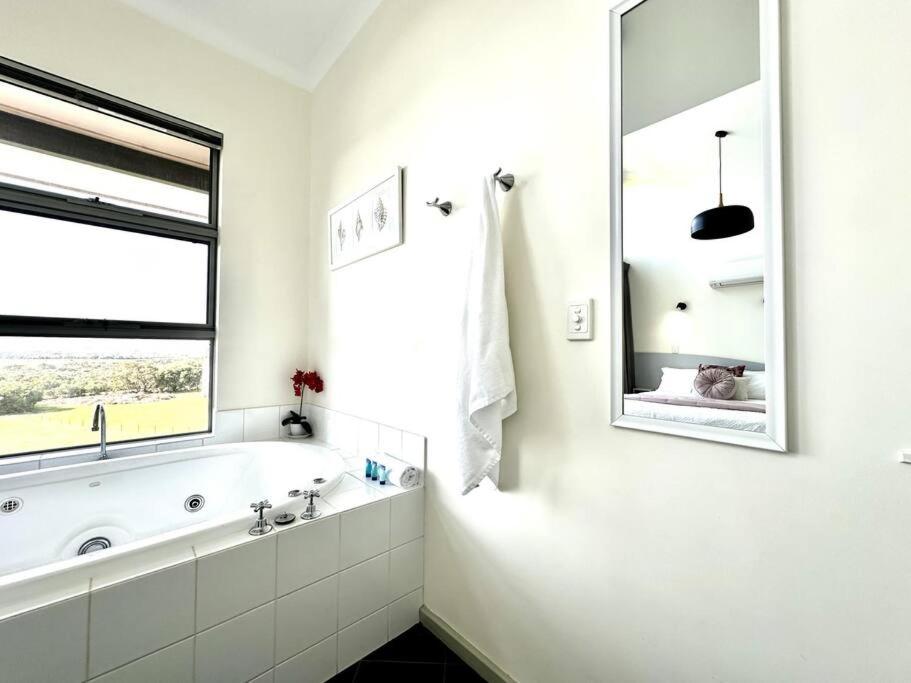 Luxurious 2-Bedroom Spa Apartment with Ocean Views