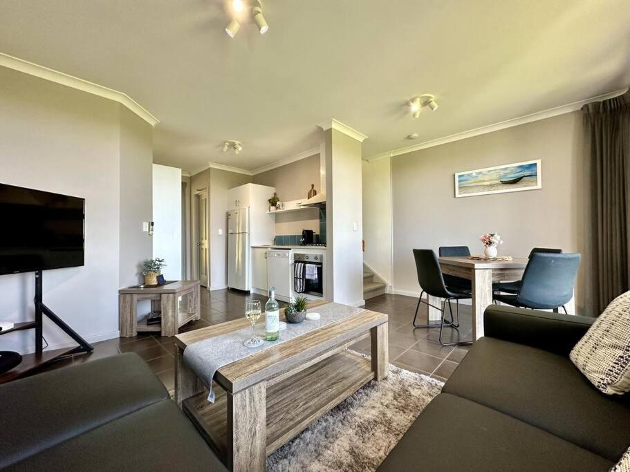 Luxurious 2-Bedroom Spa Apartment with Ocean Views