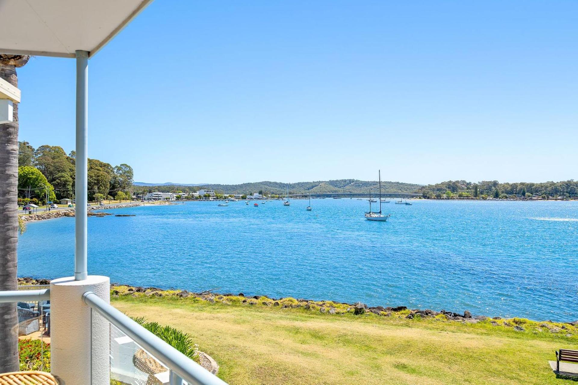 Spinnakers Reach Unit 9 managed by Batemans Bay Accom