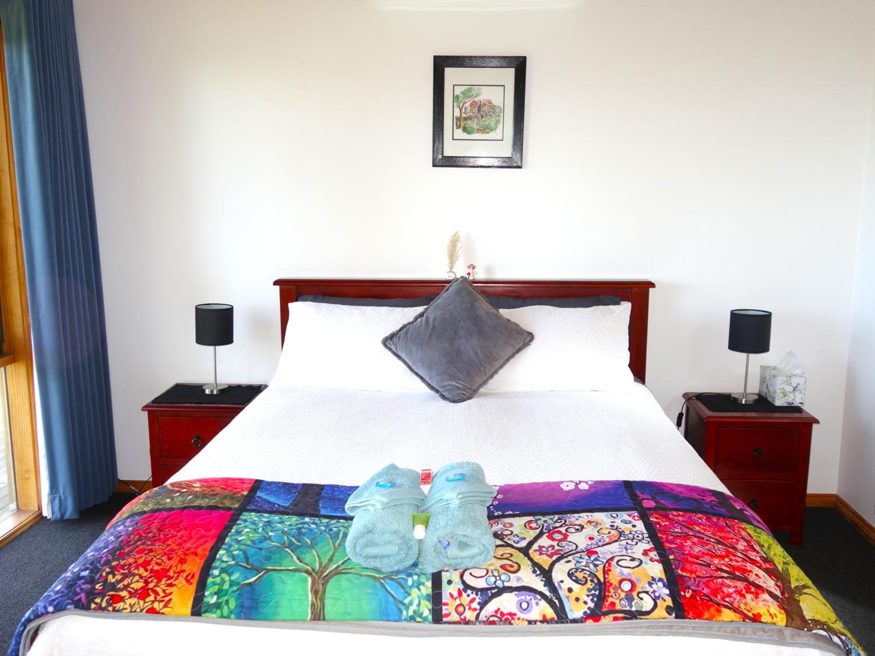 Queen Room with Balcony - Kookaburra Retreat Homestay