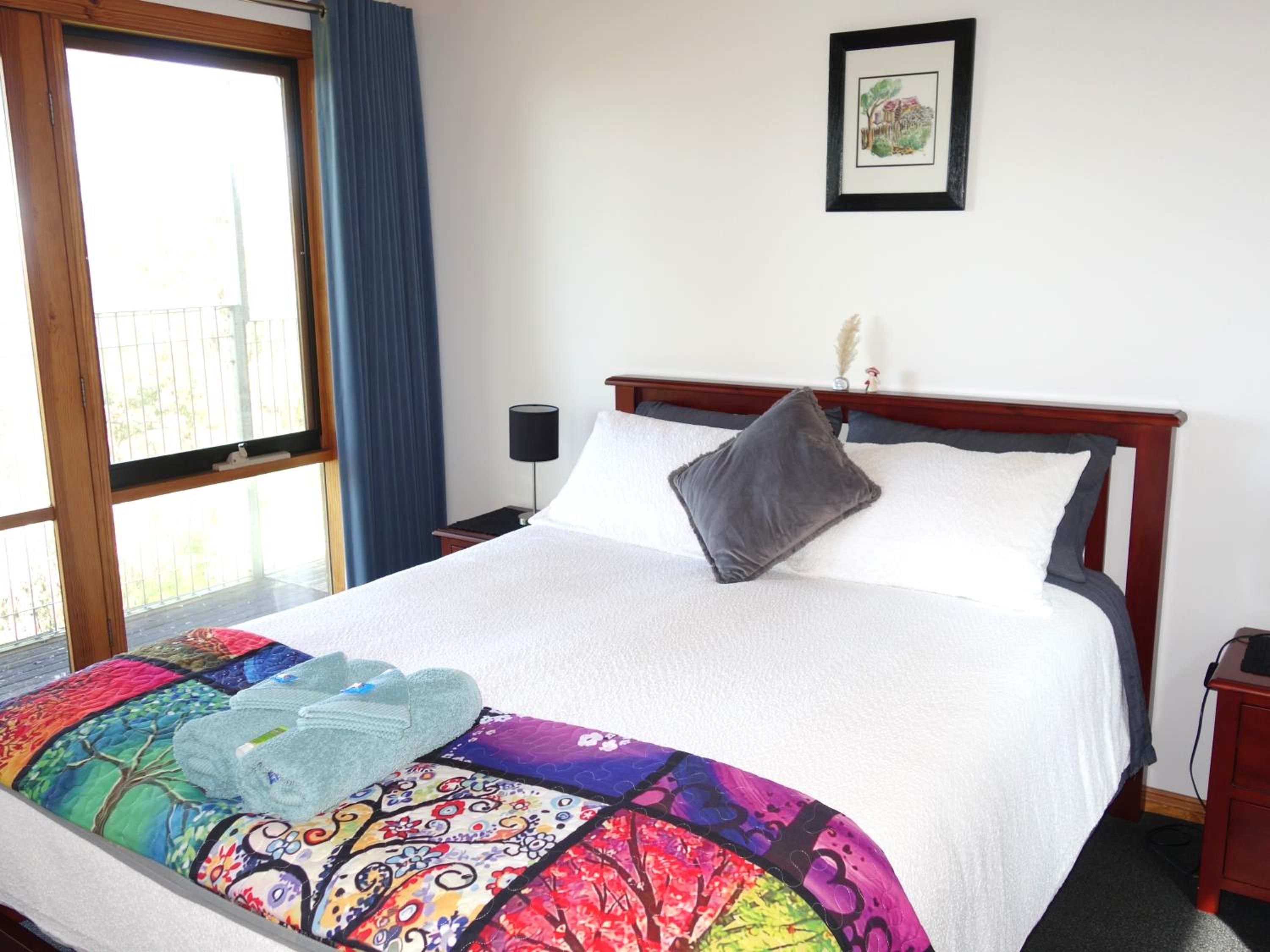 Queen Room with Balcony - Kookaburra Retreat Homestay