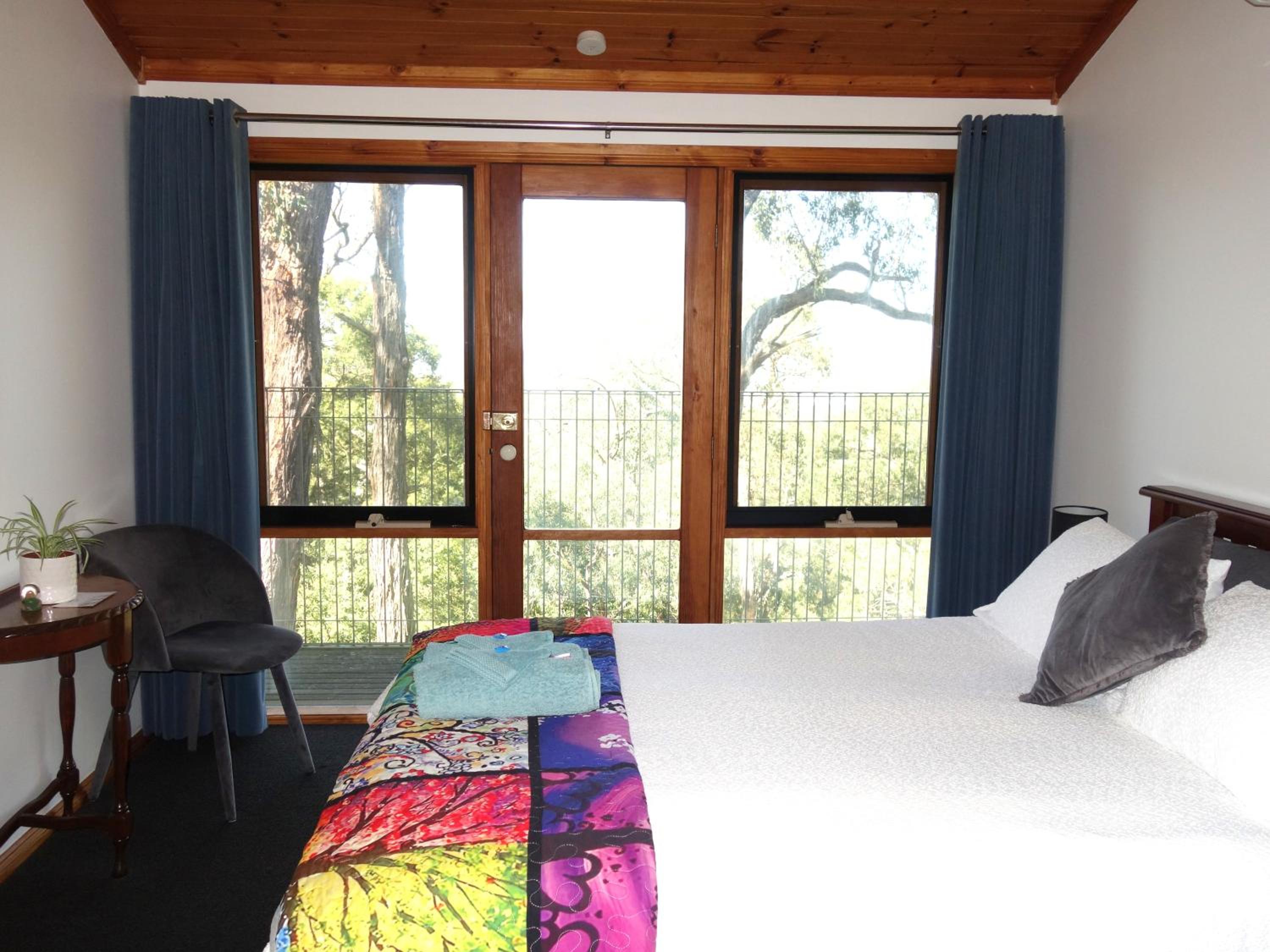 Queen Room with Balcony - Kookaburra Retreat Homestay
