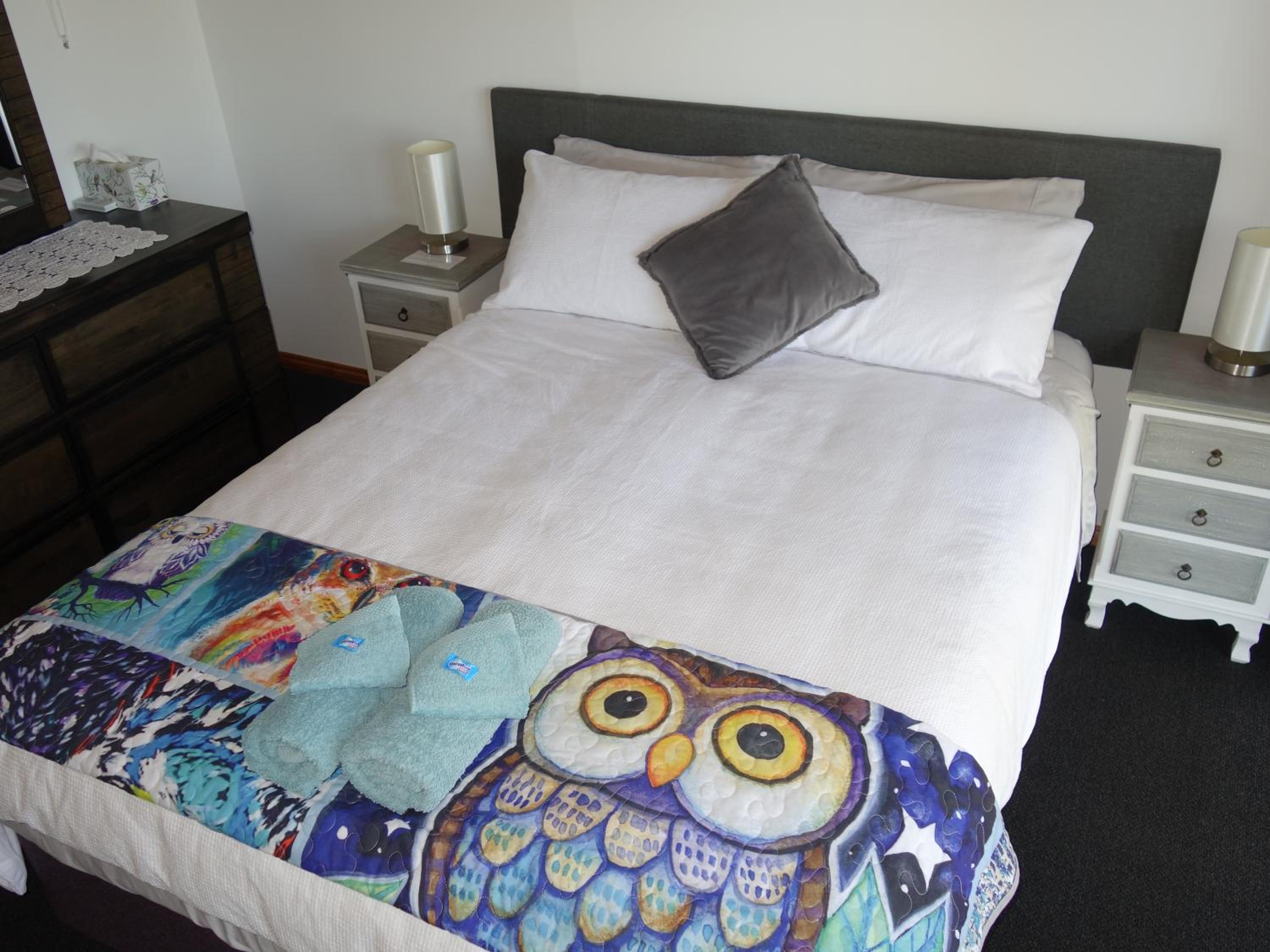 Queen Room with Balcony - Kookaburra Retreat Homestay