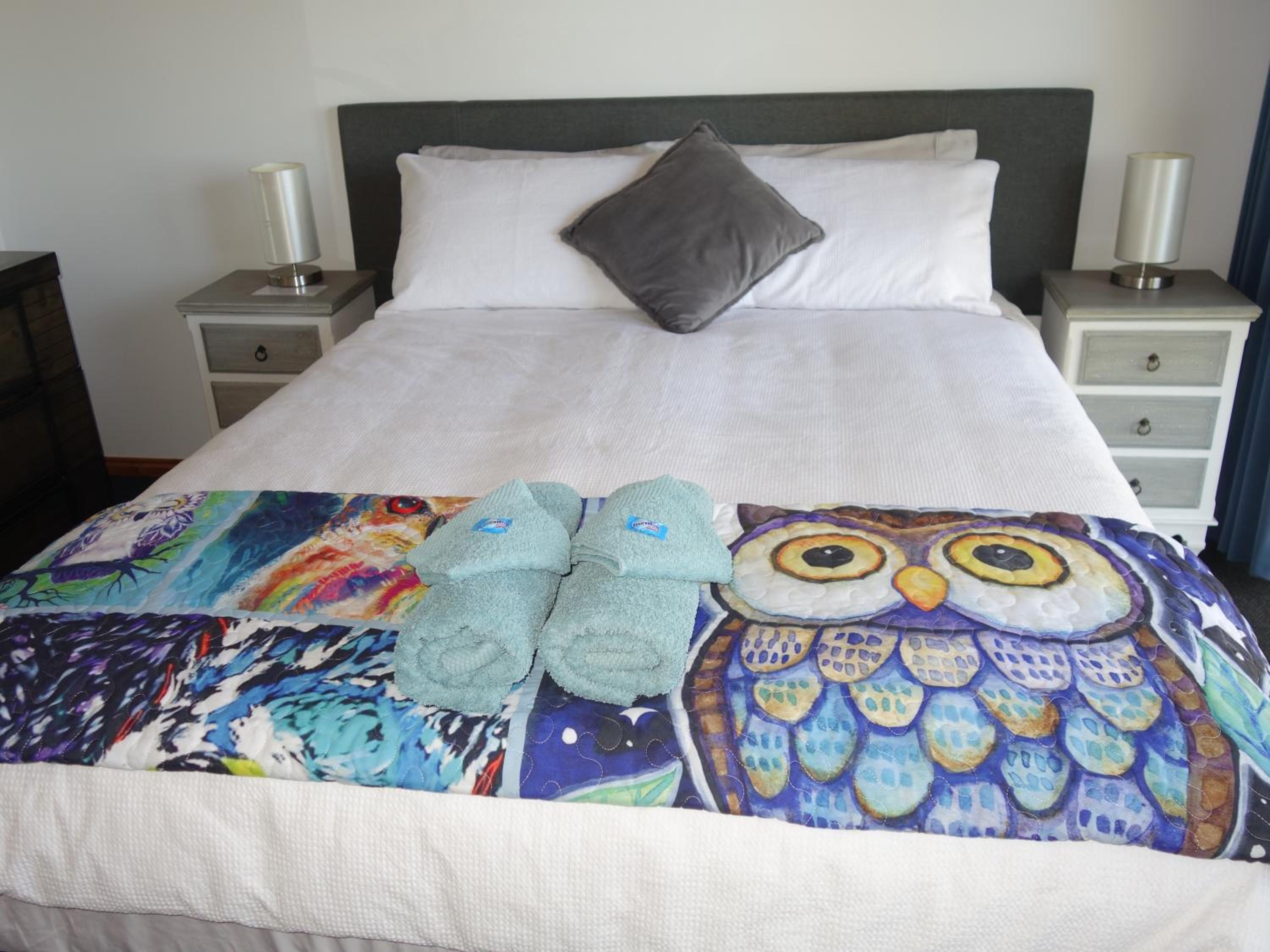 Queen Room with Balcony - Kookaburra Retreat Homestay
