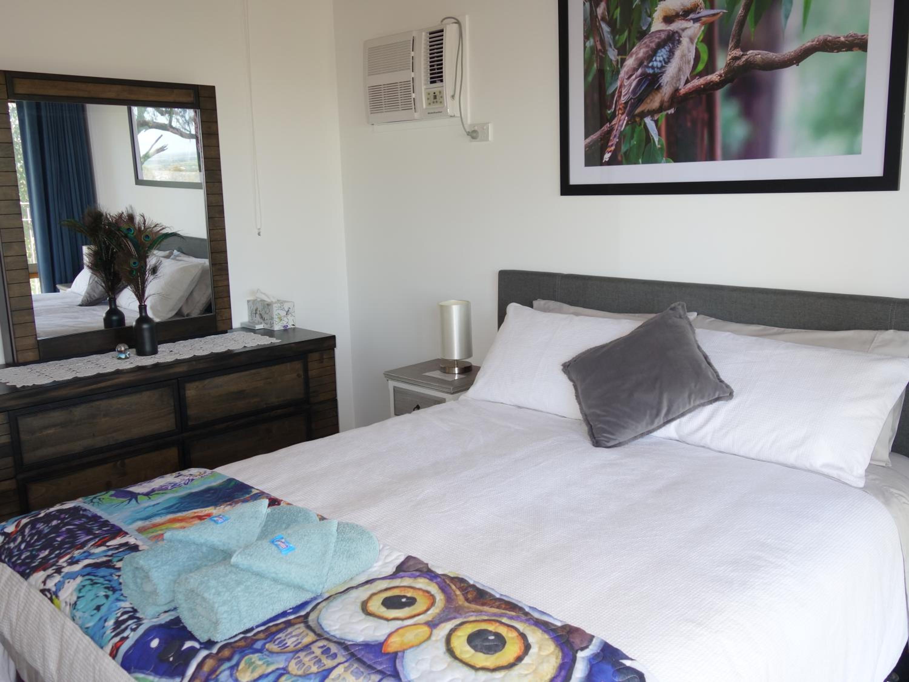 Queen Room with Balcony - Kookaburra Retreat Homestay