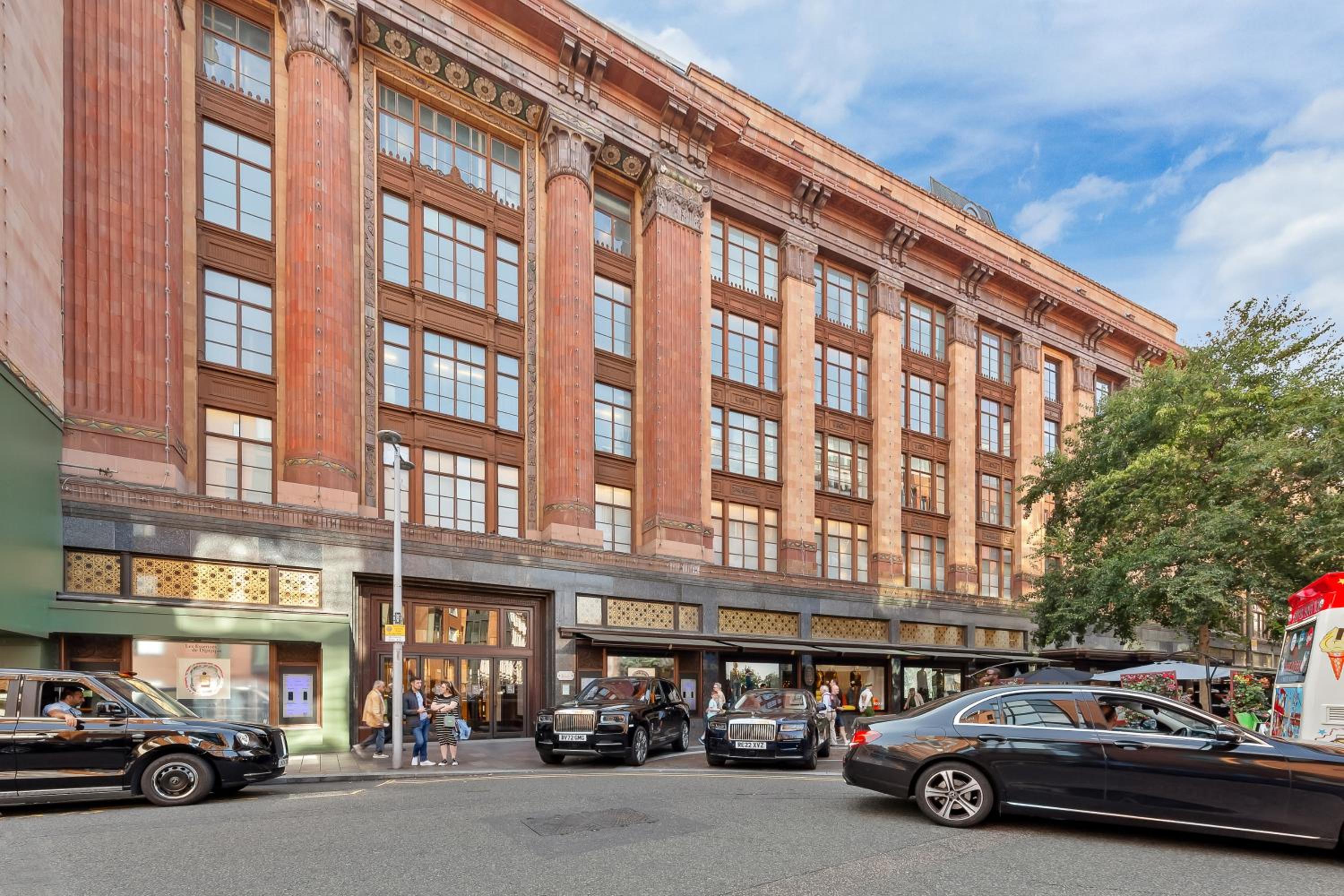 ICONIC Apartment with Terrace over HARRODS