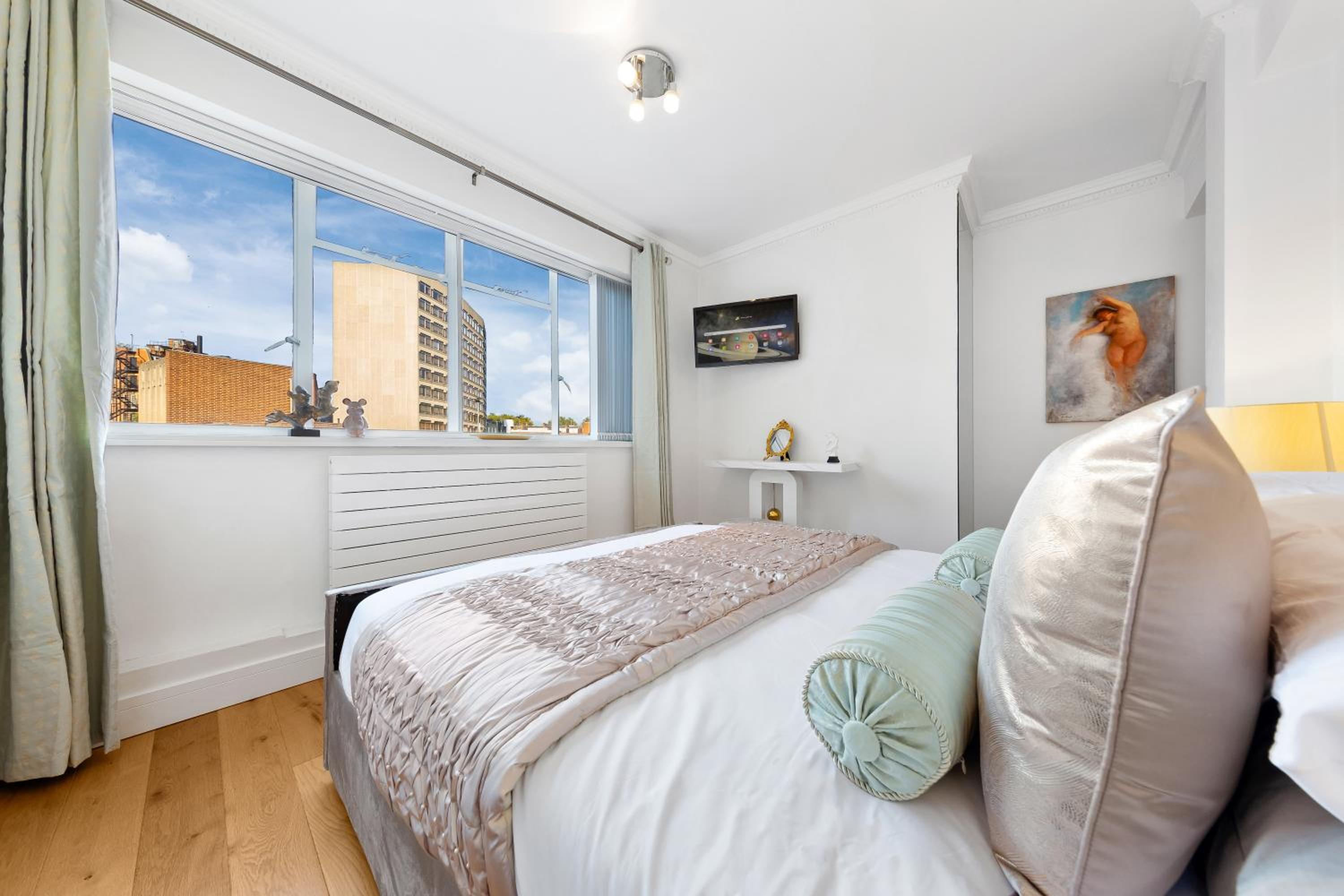 ICONIC Apartment with Terrace over HARRODS