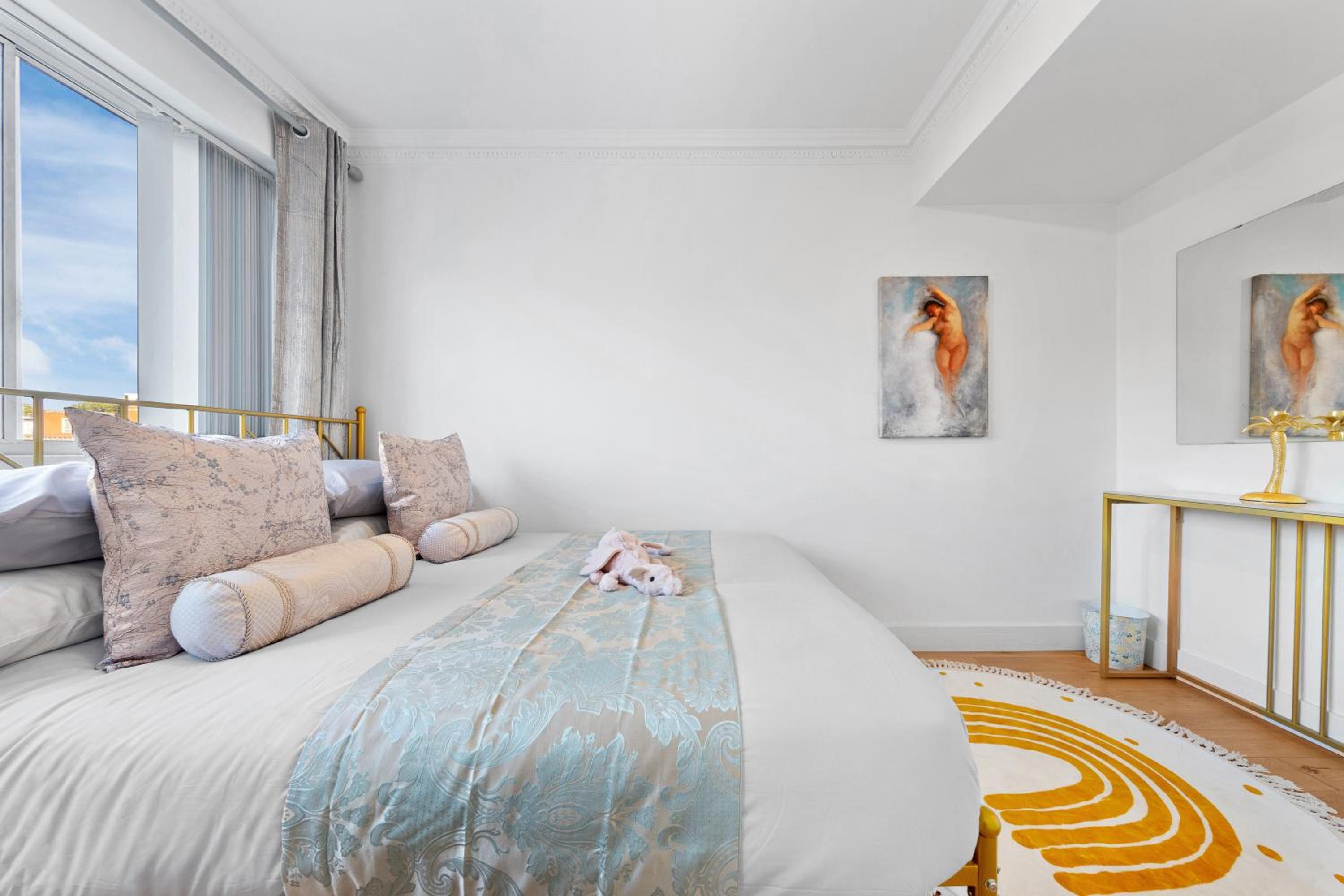 ICONIC Apartment with Terrace over HARRODS