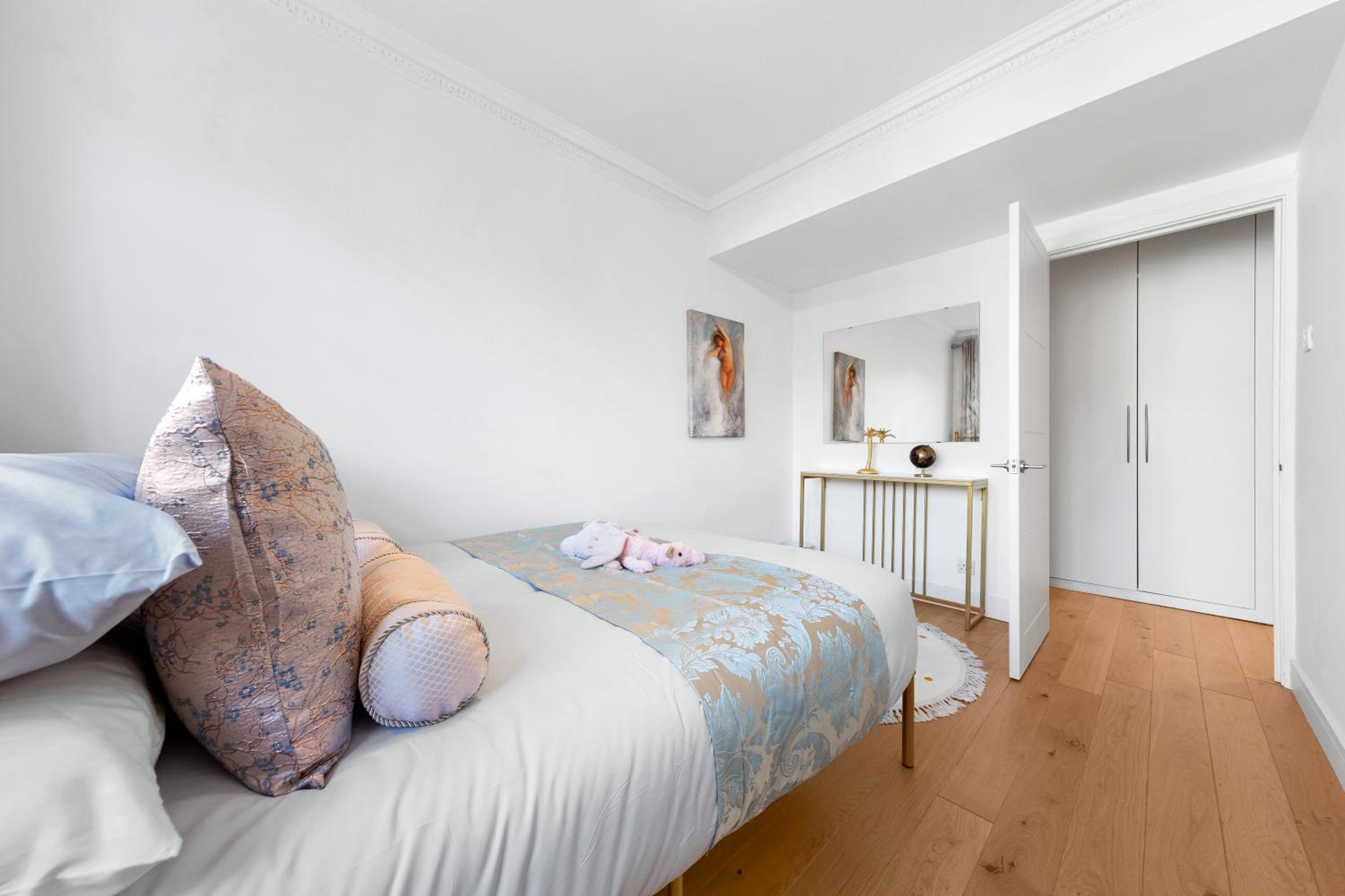 ICONIC Apartment with Terrace over HARRODS