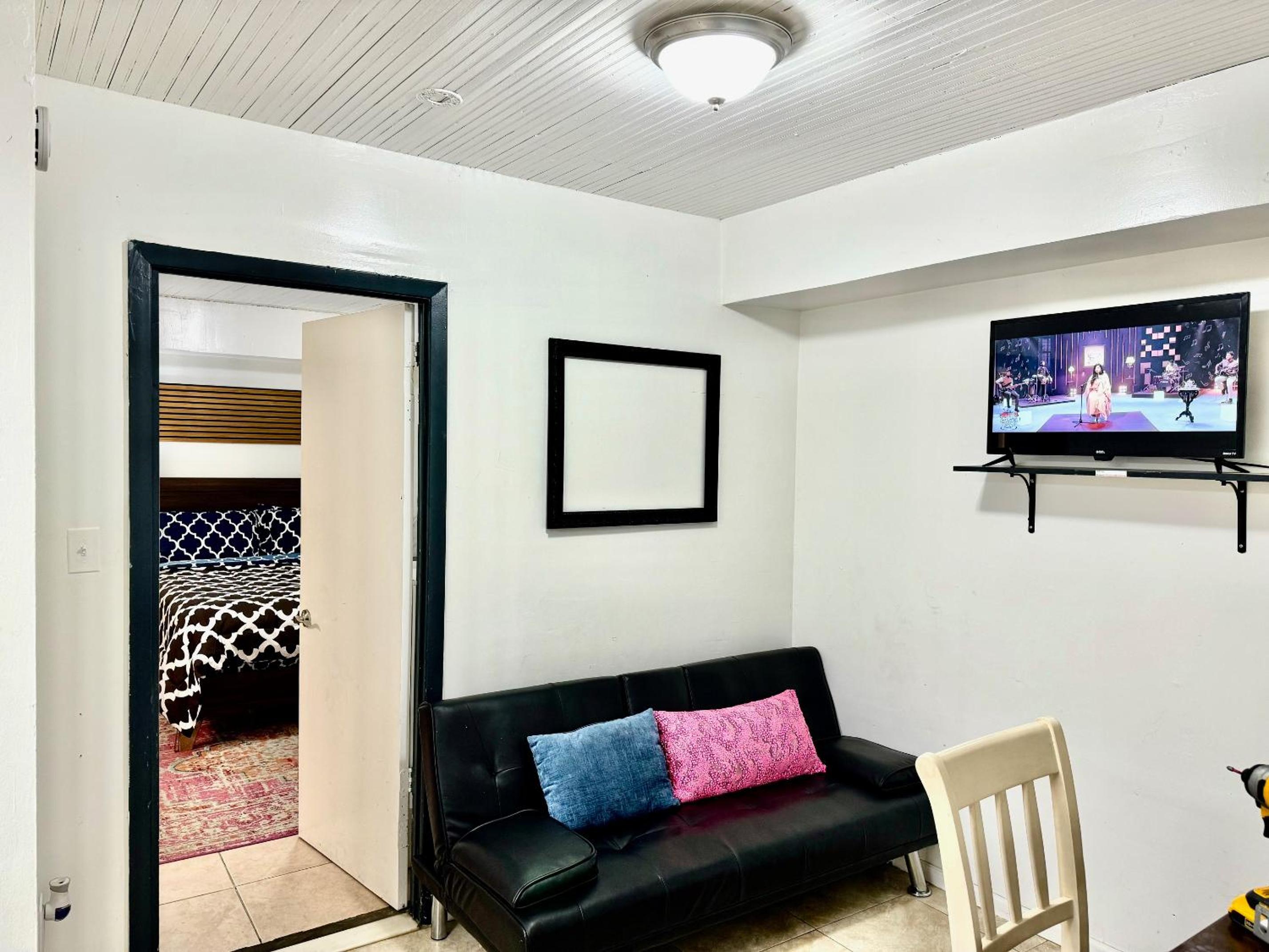 Very PRIVATE, next to Manhattan 2 BR APT with Backyard