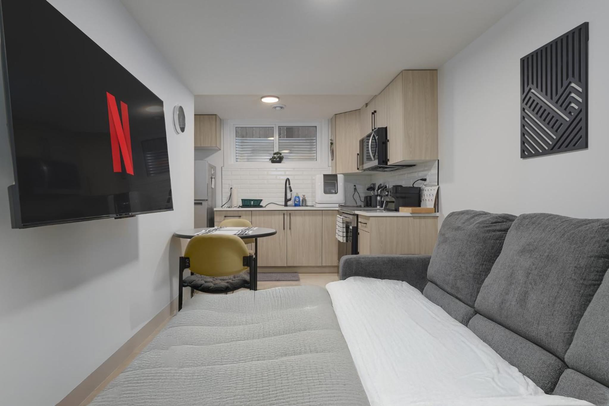 Modern Suite by Royal Alexandra Hospital l Free Parking WiFi Netflix