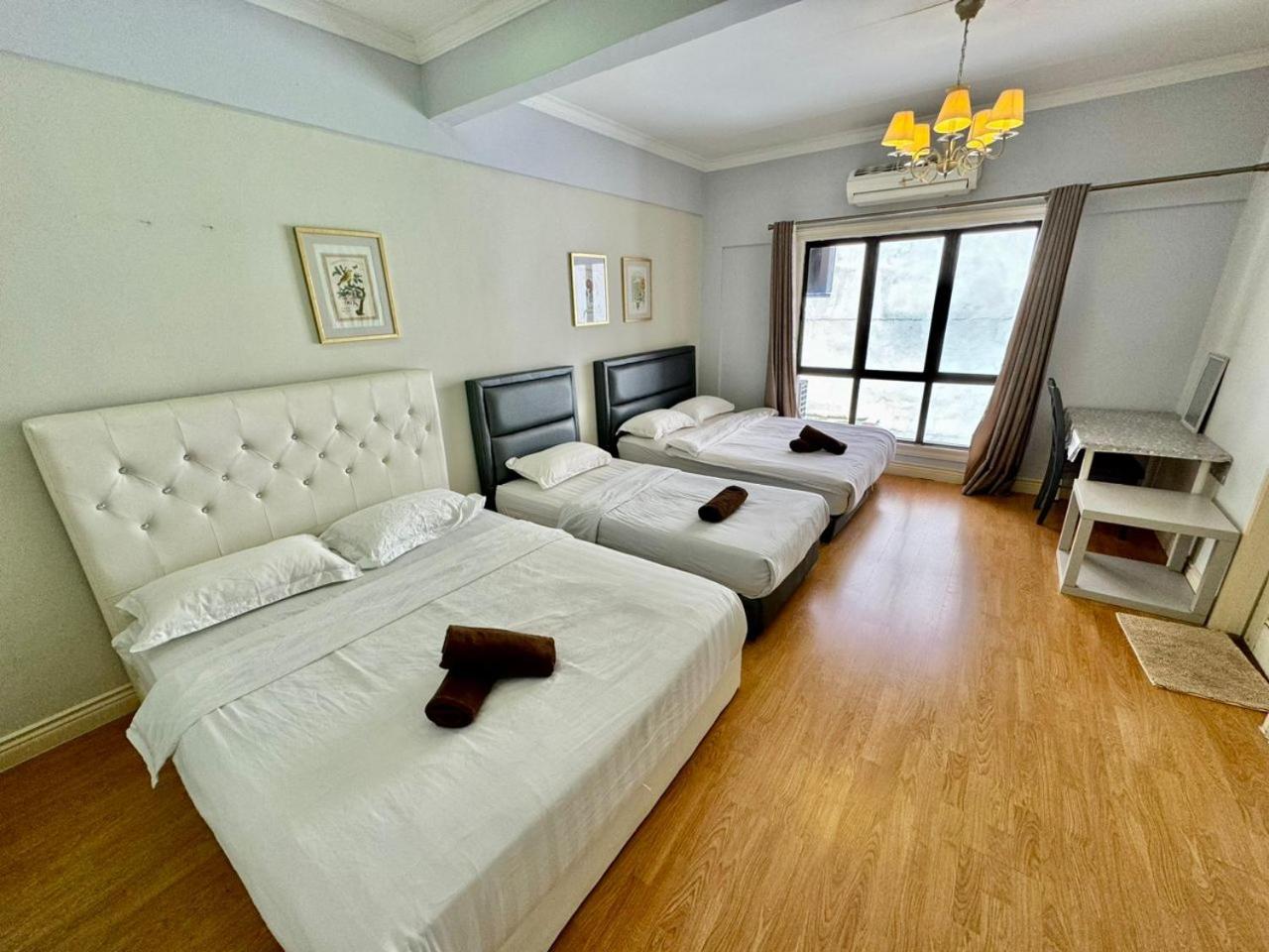 5 BEDROOMS PENTHOUSE VACATION HOME MARINA COURT KOTA KINABALU 15pax view 4