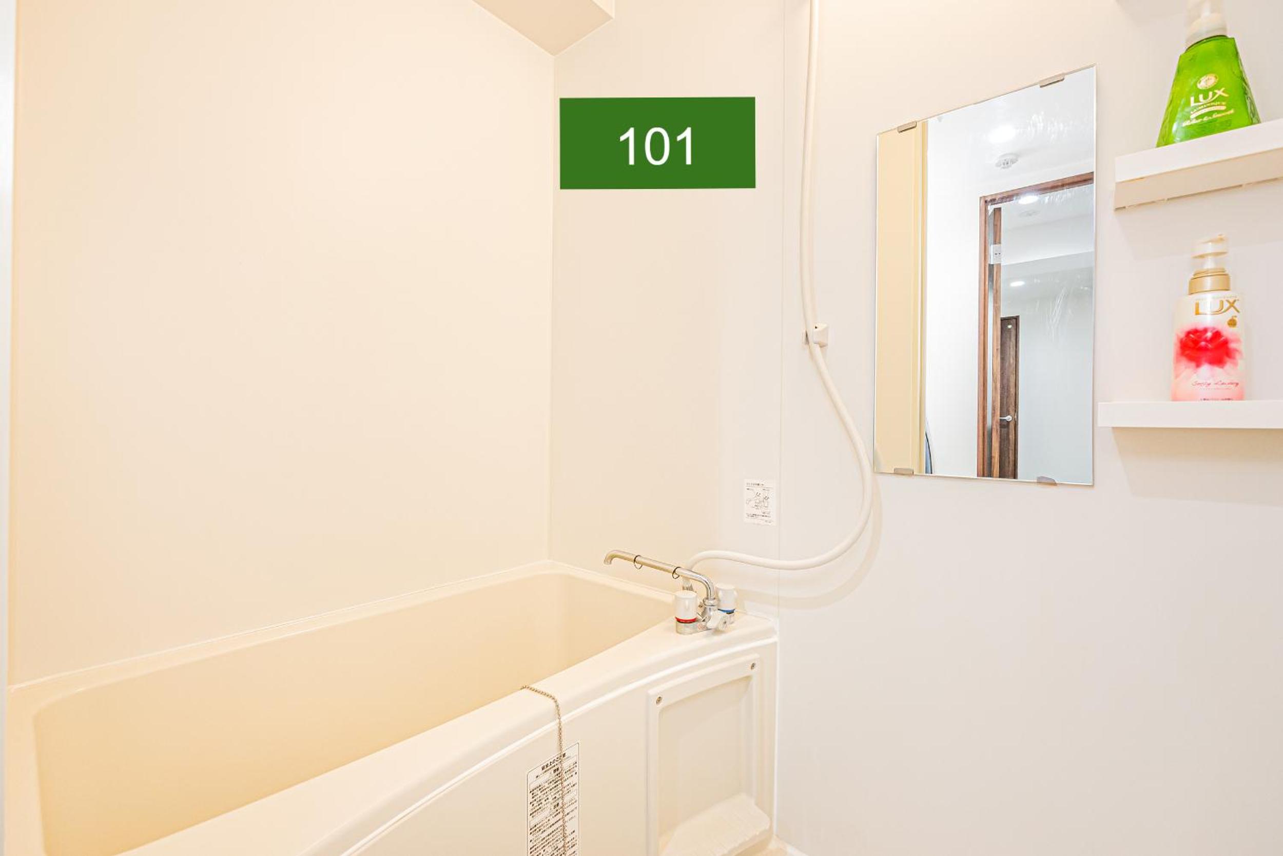 Shinjuku Downtown 1min walk to metro Cozy APT