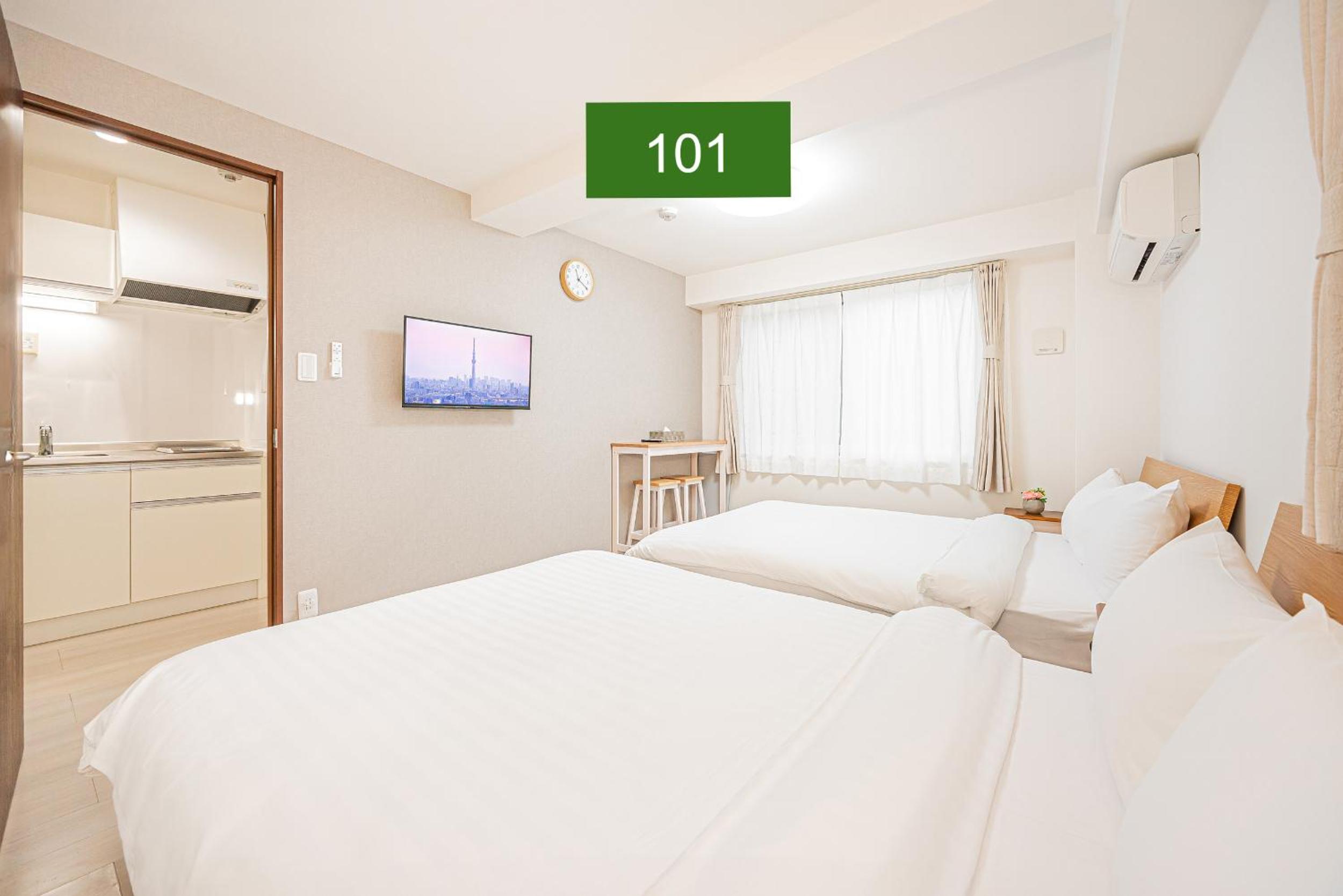 Shinjuku Downtown 1min walk to metro Cozy APT