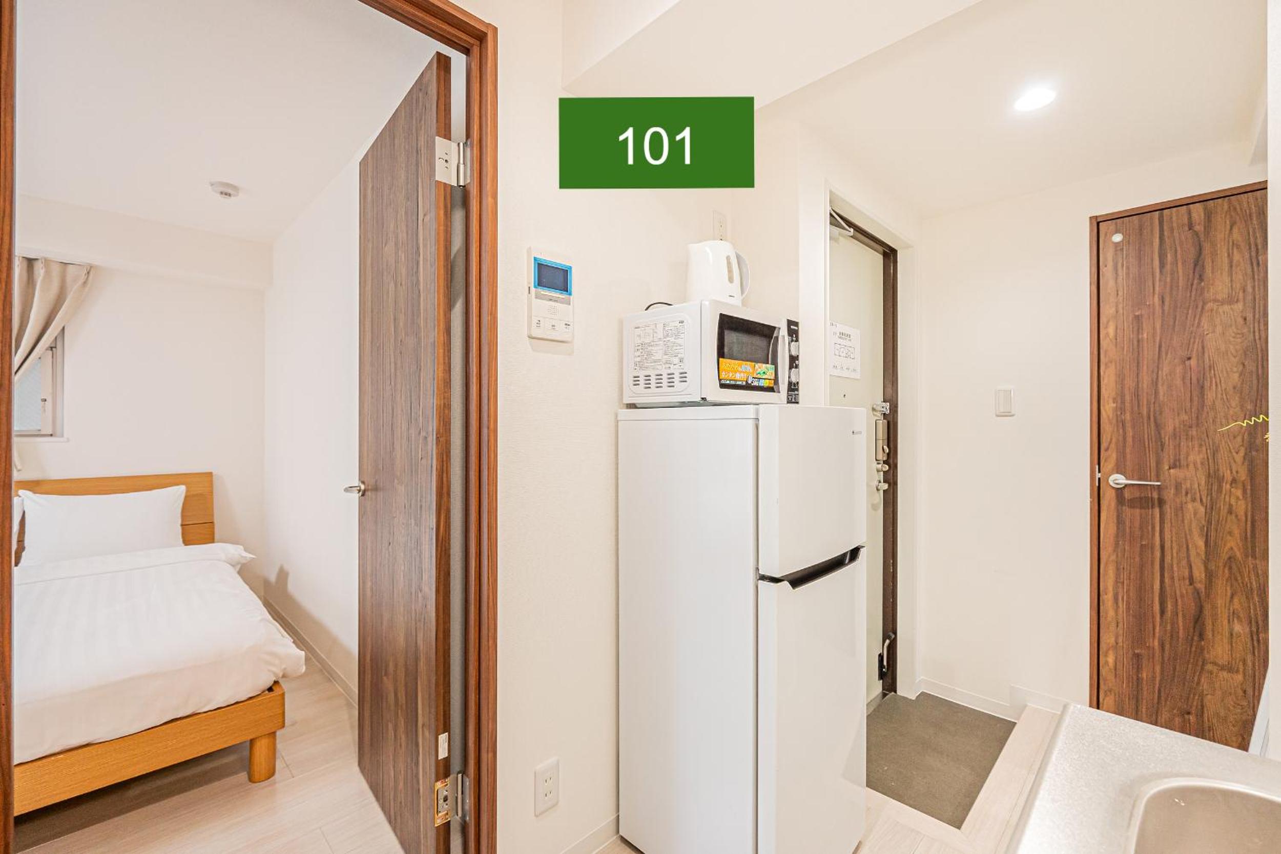 Shinjuku Downtown 1min walk to metro Cozy APT