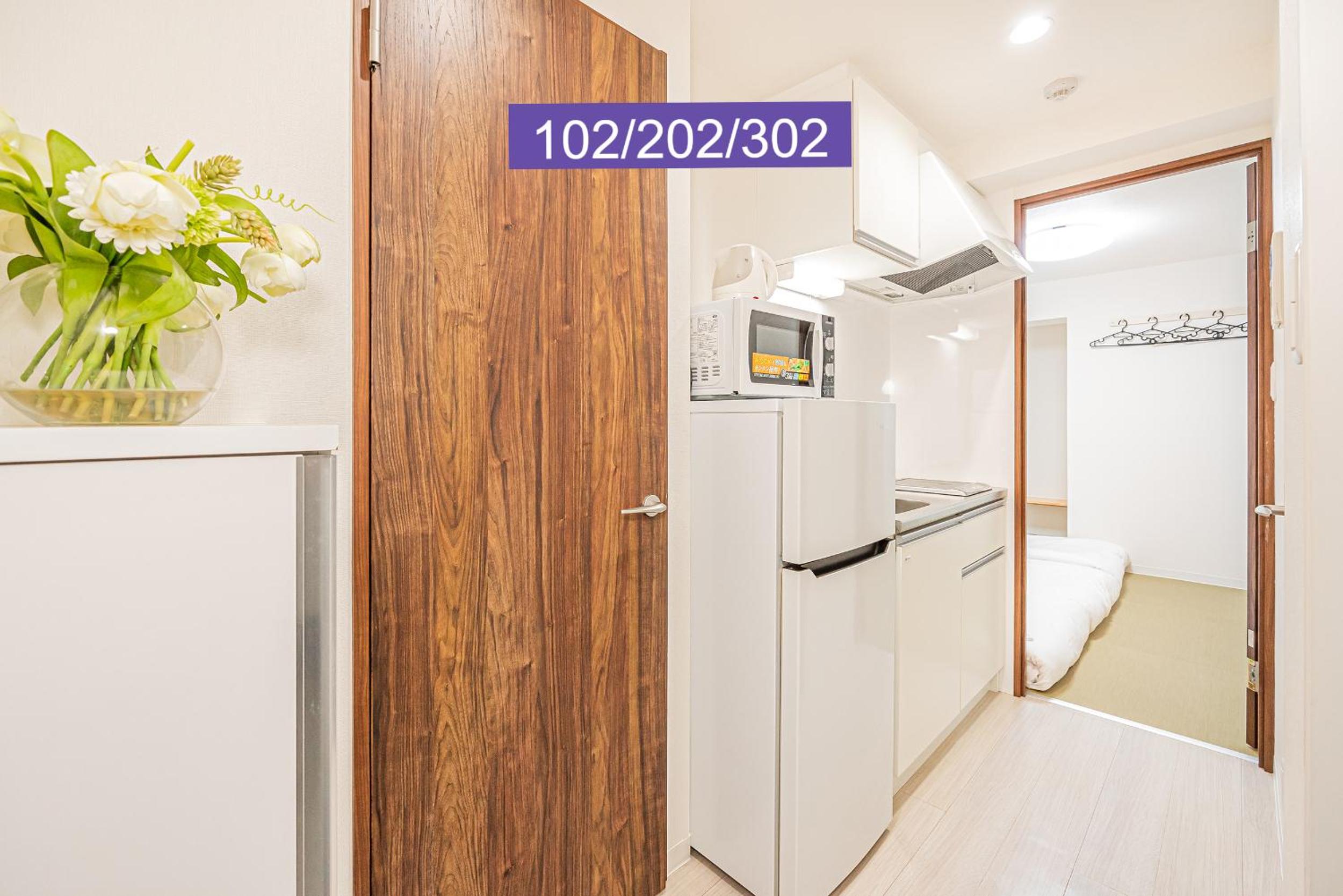Shinjuku Downtown 1min walk to metro Cozy APT