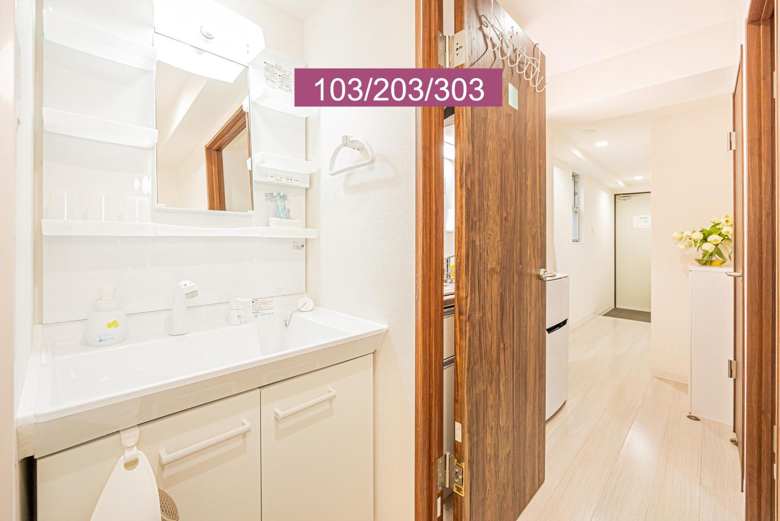 Shinjuku Downtown 1min walk to metro Cozy APT