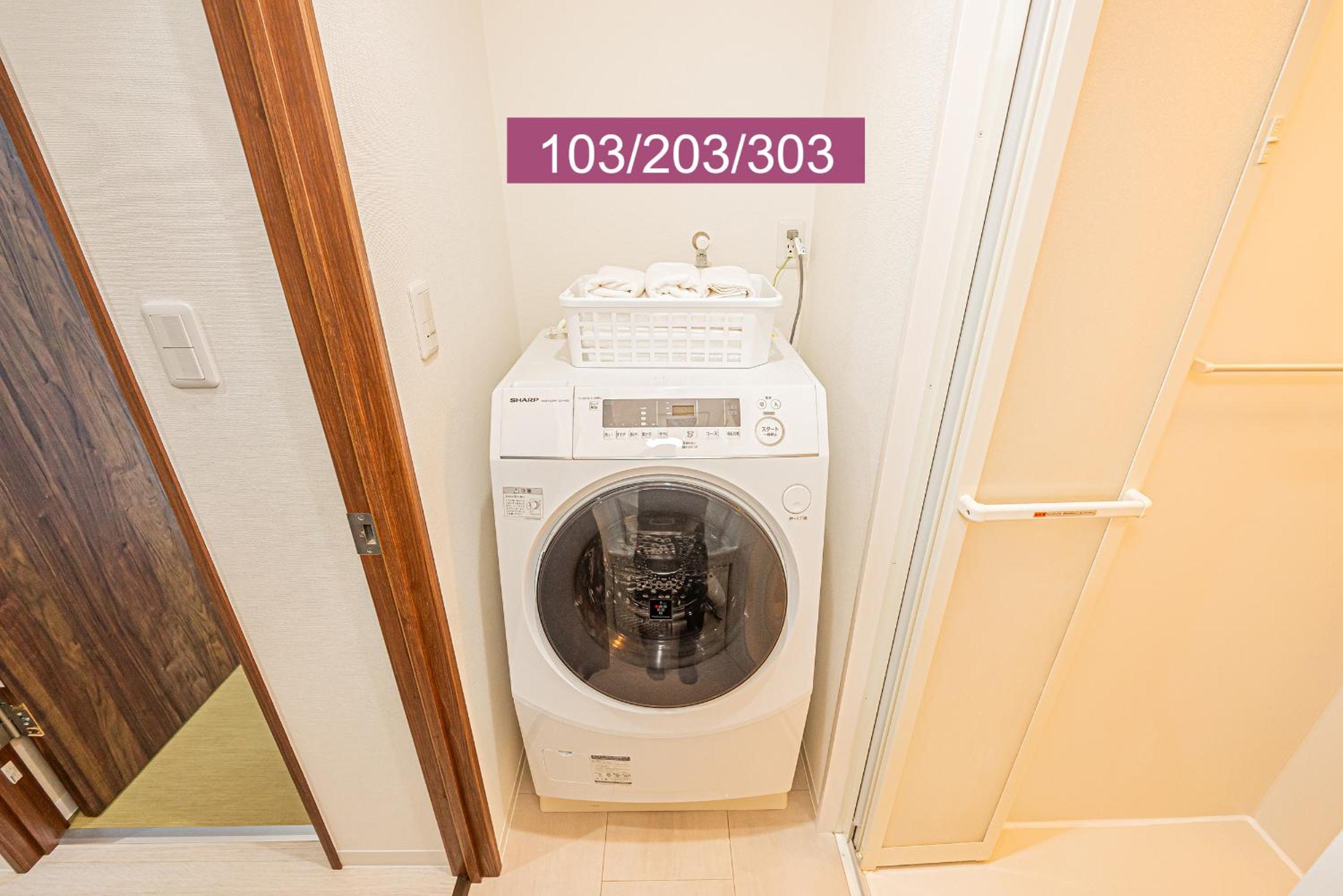 Shinjuku Downtown 1min walk to metro Cozy APT