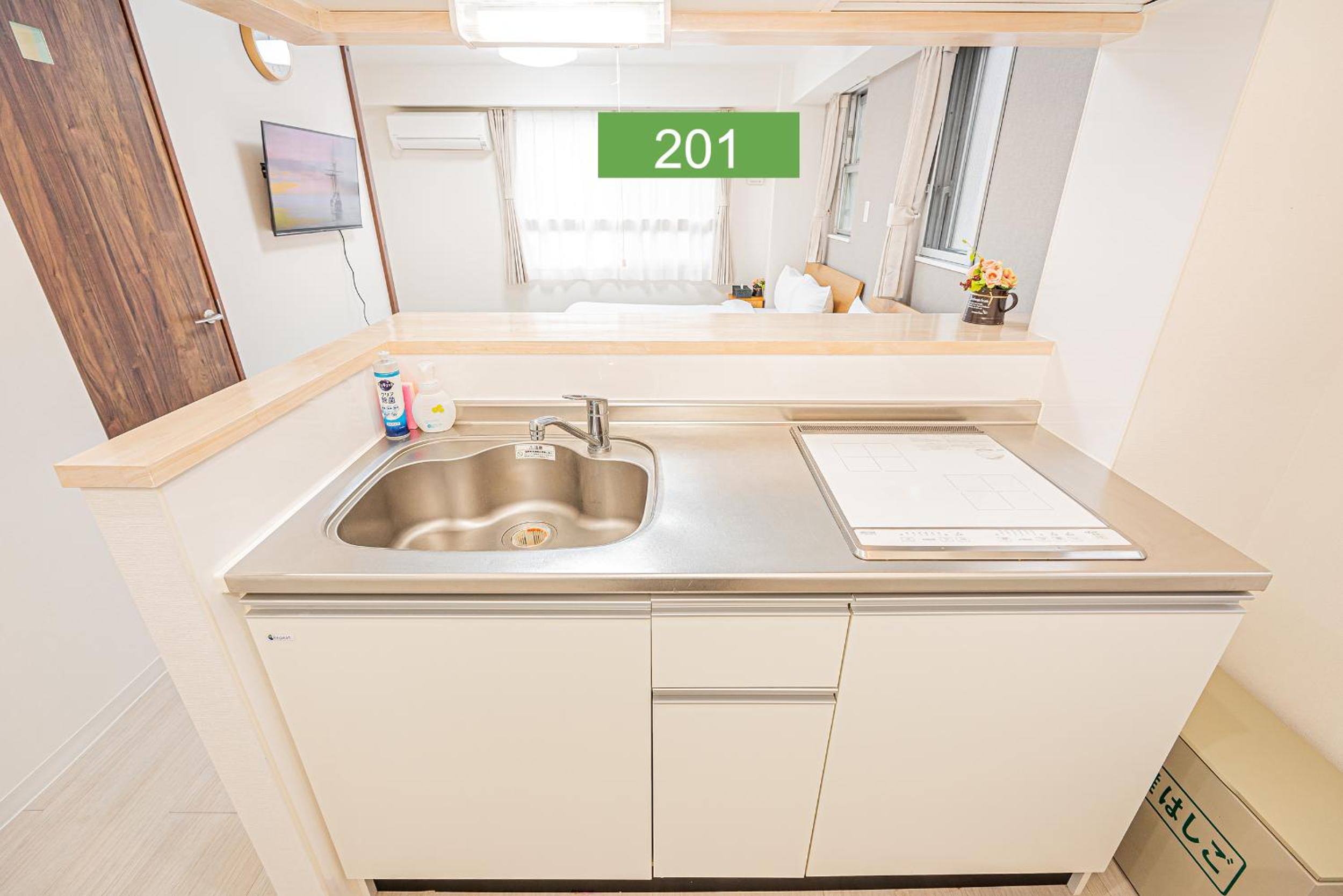 Shinjuku Downtown 1min walk to metro Cozy APT