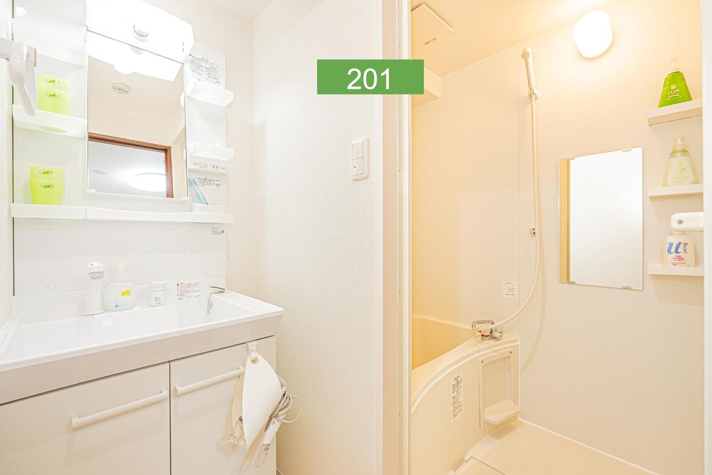Shinjuku Downtown 1min walk to metro Cozy APT