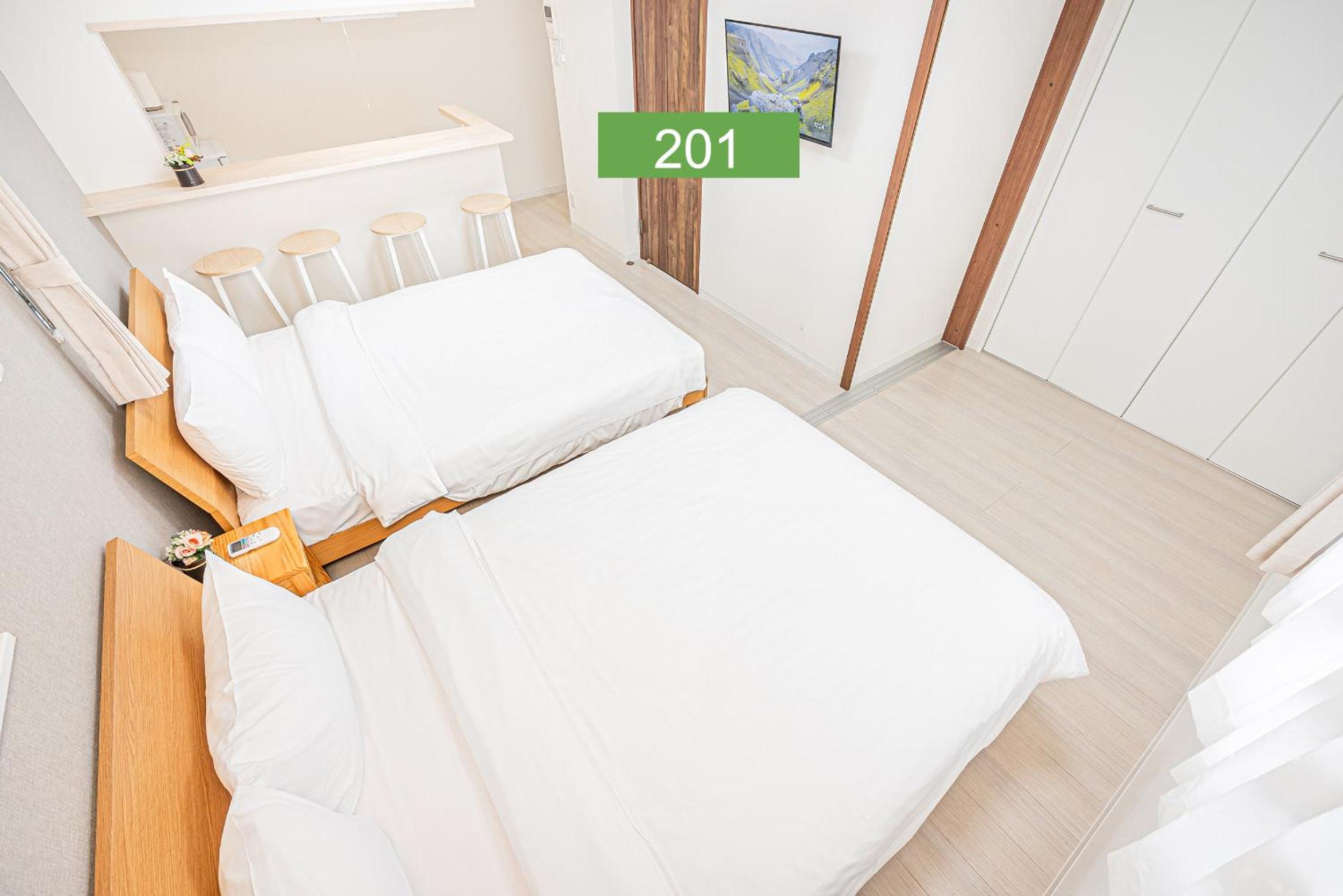 Shinjuku Downtown 1min walk to metro Cozy APT