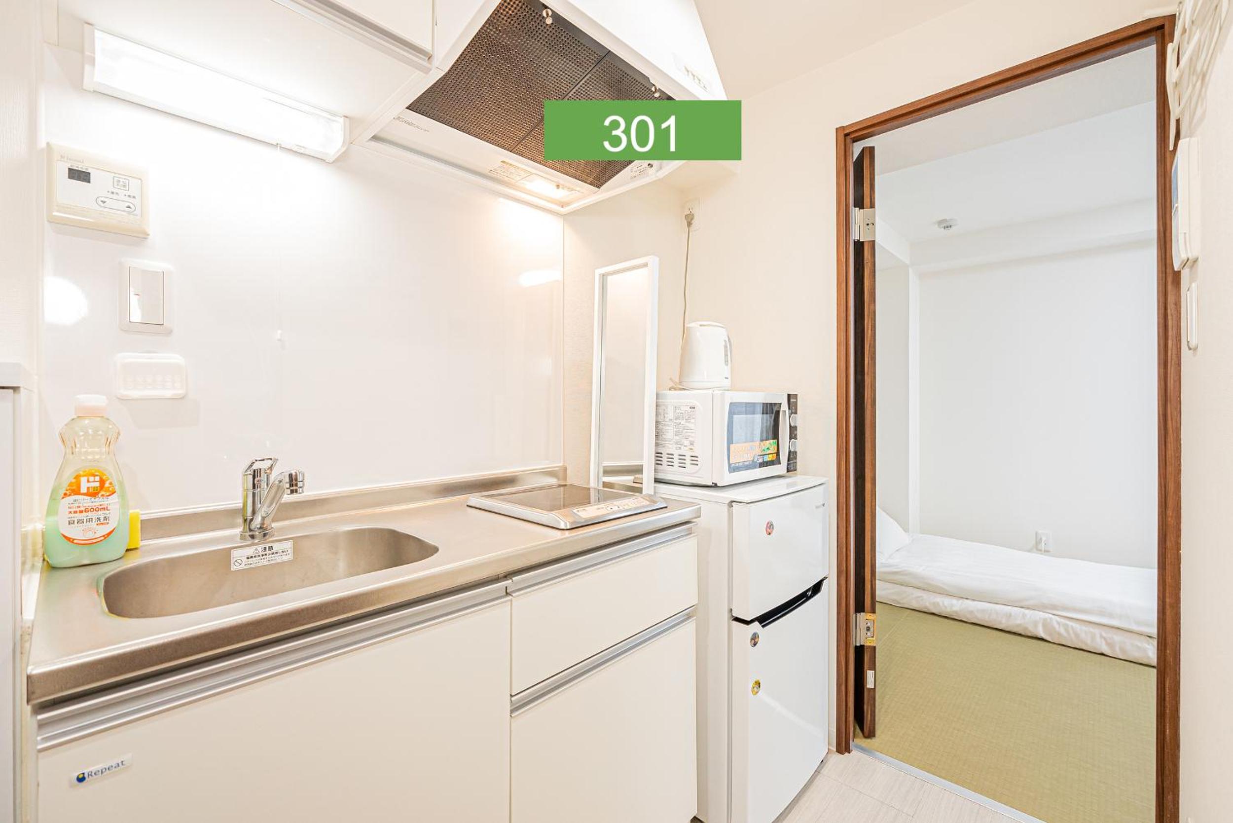 Shinjuku Downtown 1min walk to metro Cozy APT