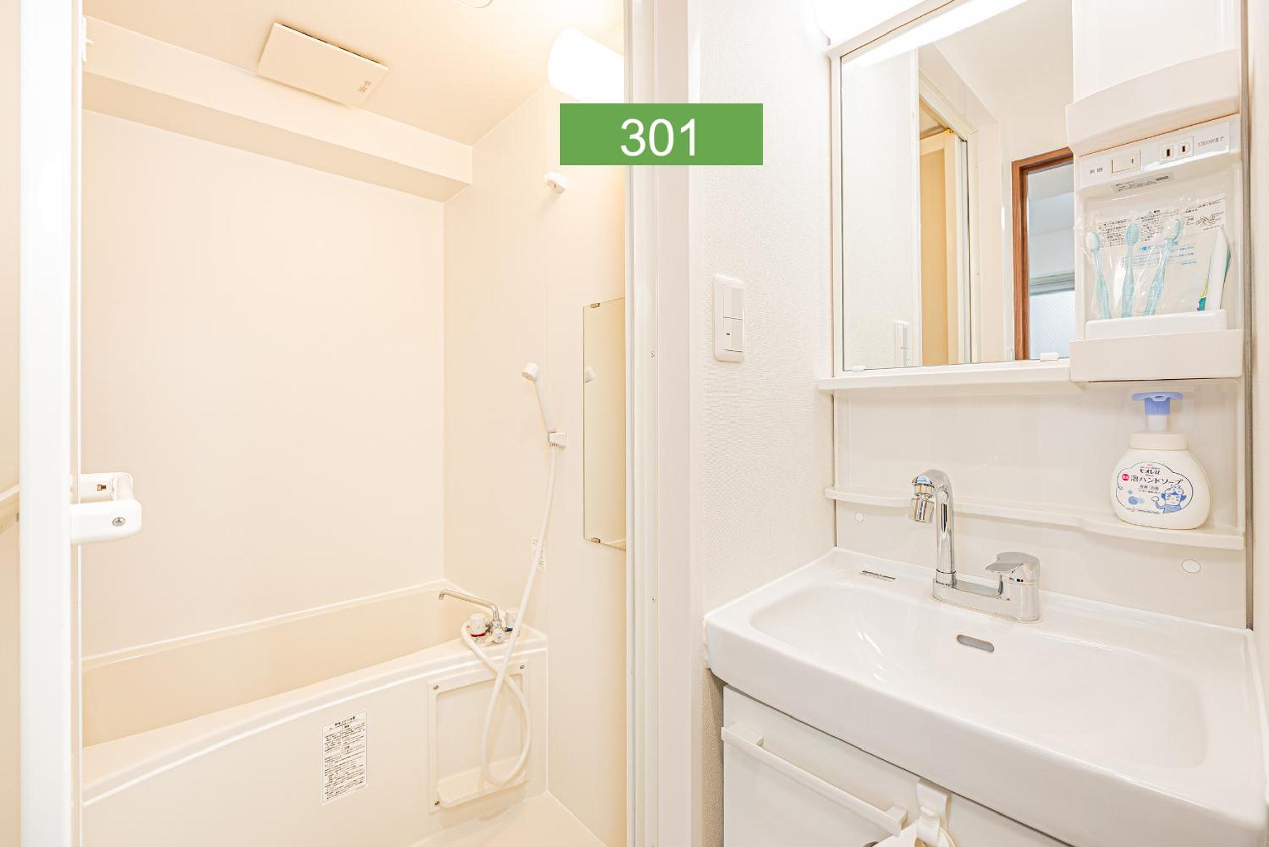 Shinjuku Downtown 1min walk to metro Cozy APT