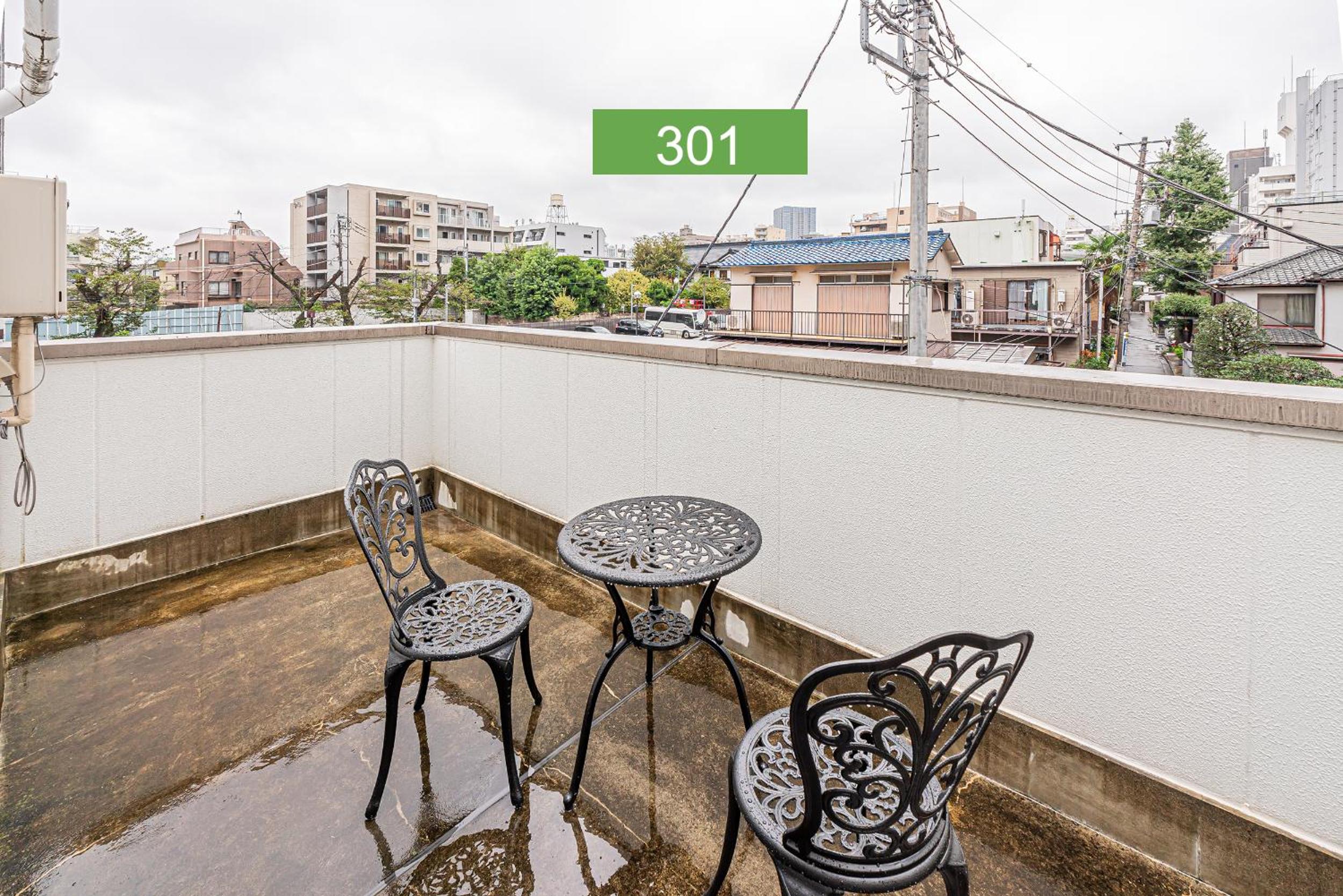 Shinjuku Downtown 1min walk to metro Cozy APT