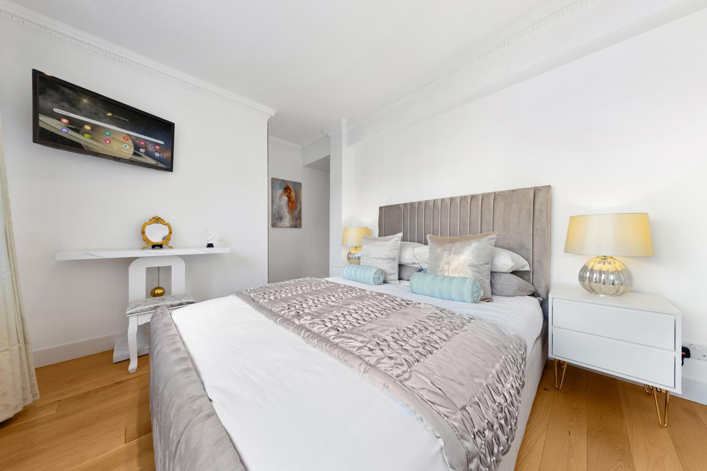 ICONIC Apartment with Terrace over HARRODS