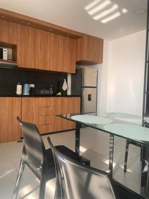 Comodo Departamento con Wifi y AC en Equipetrol