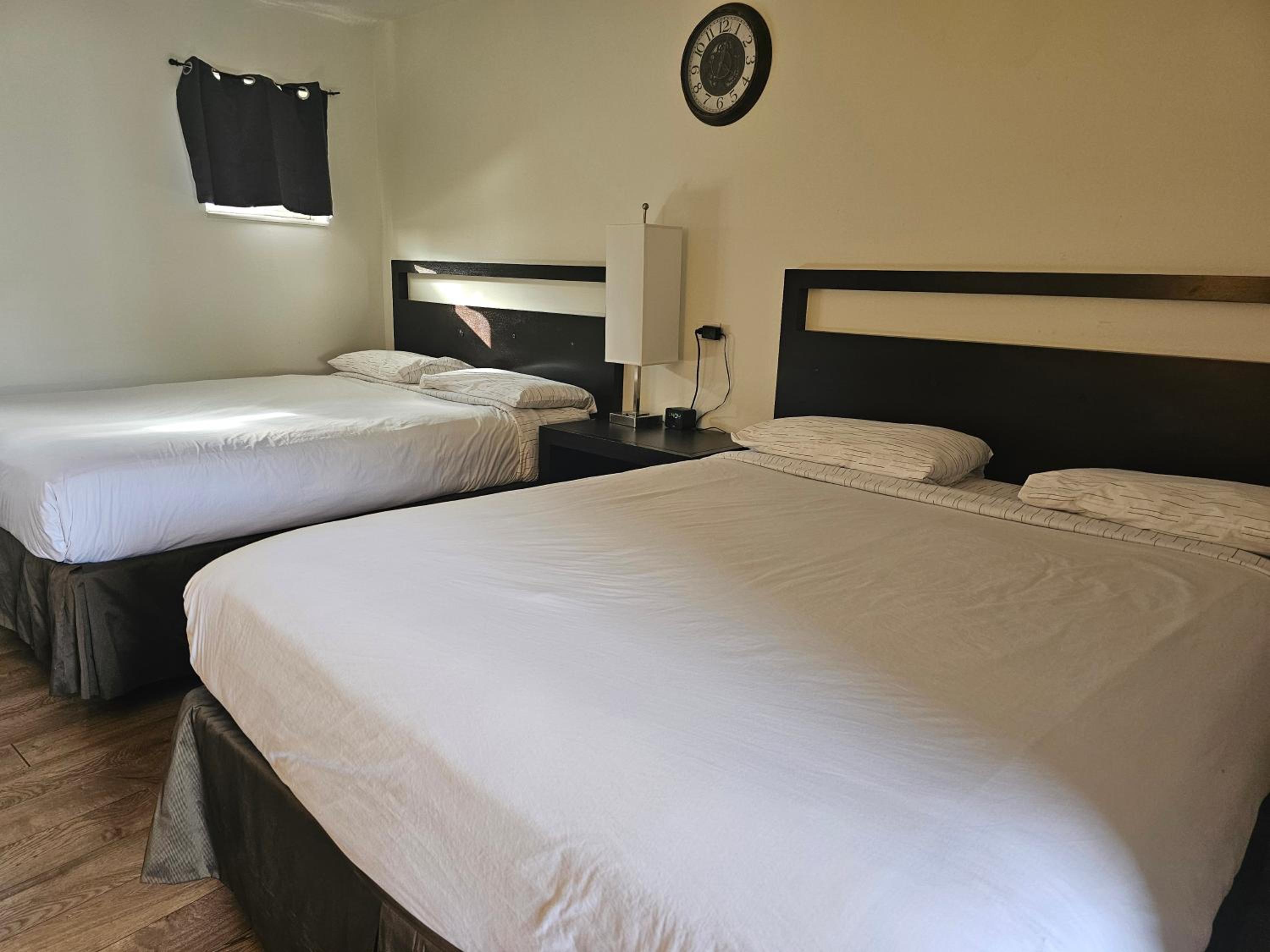 HH Motor Lodge - Property Image 6
