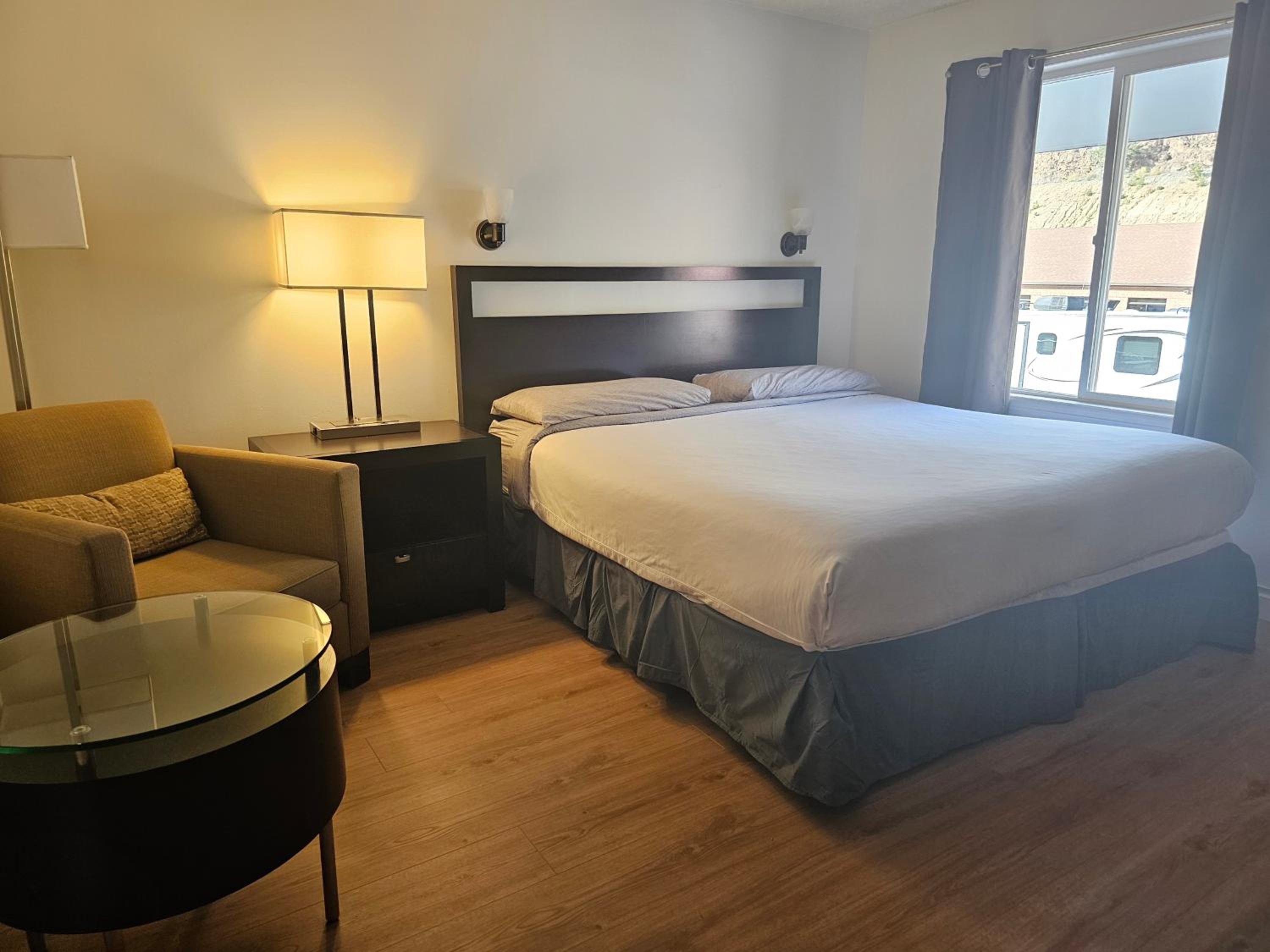 HH Motor Lodge - Property Image 5