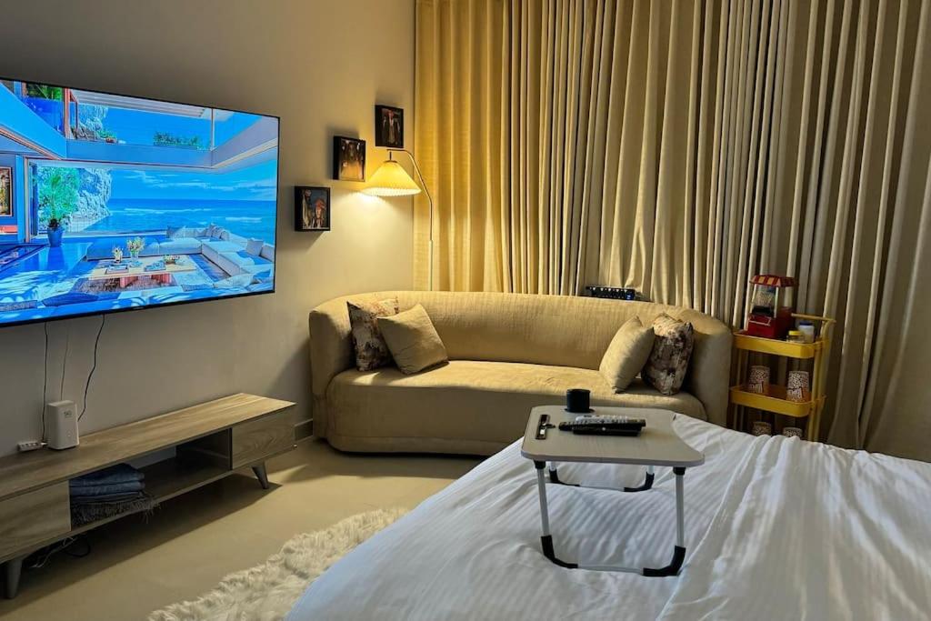 Modern studio with self-entry