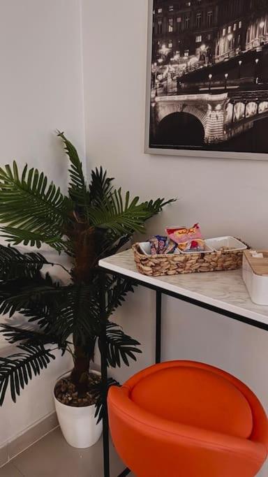 Modern studio with self-entry