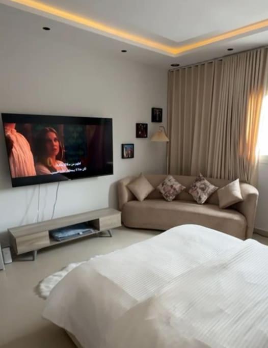 Modern studio with self-entry