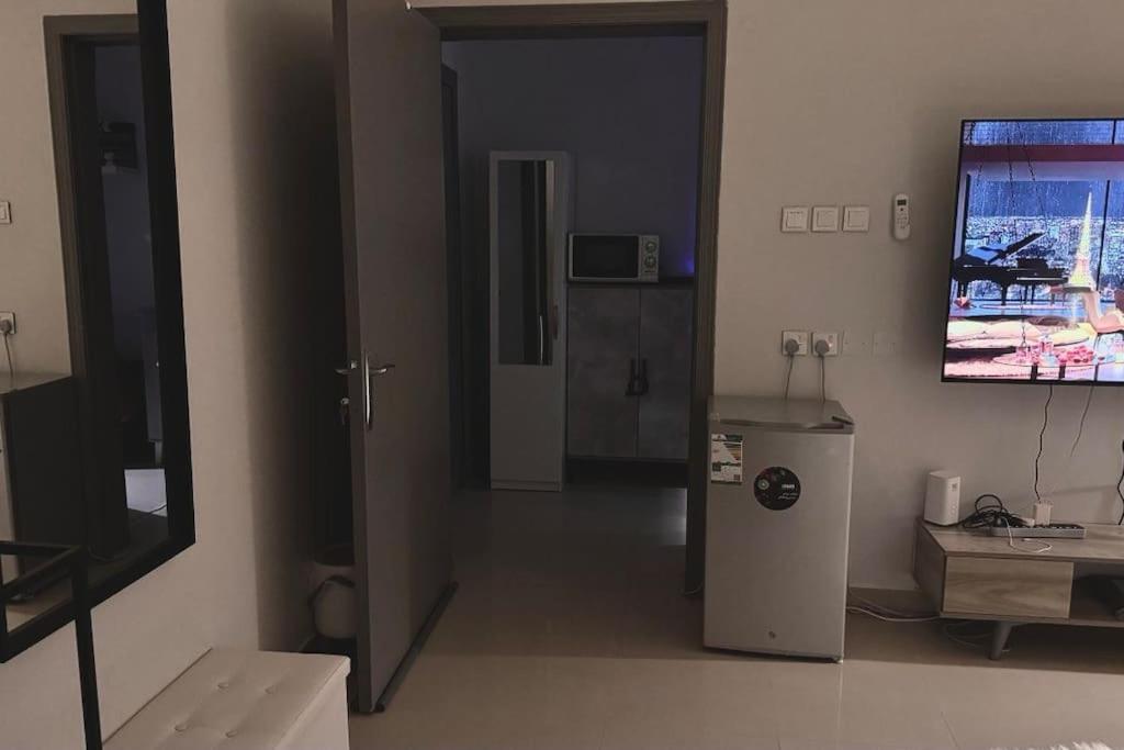 Modern studio with self-entry