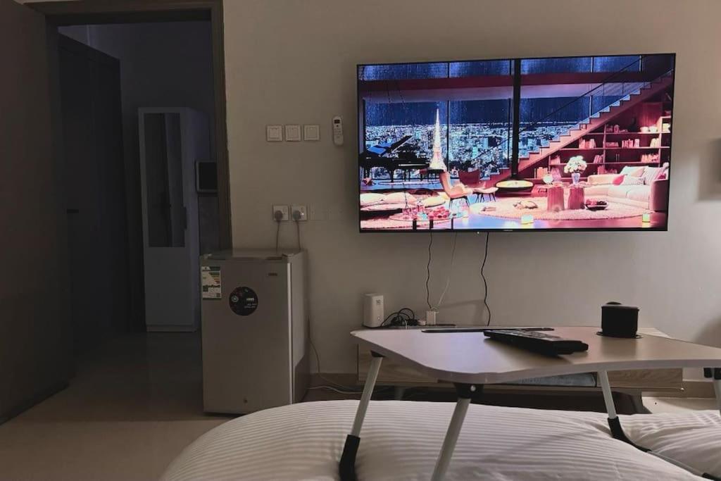 Modern studio with self-entry