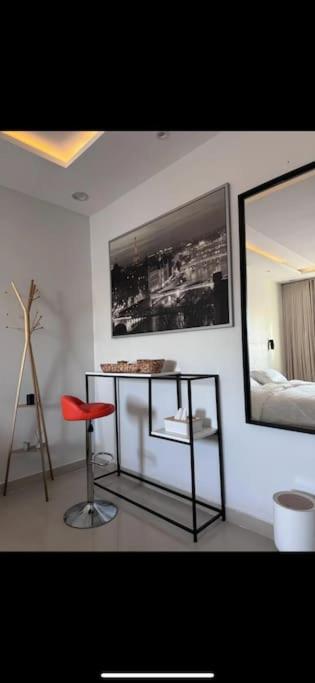 Modern studio with self-entry