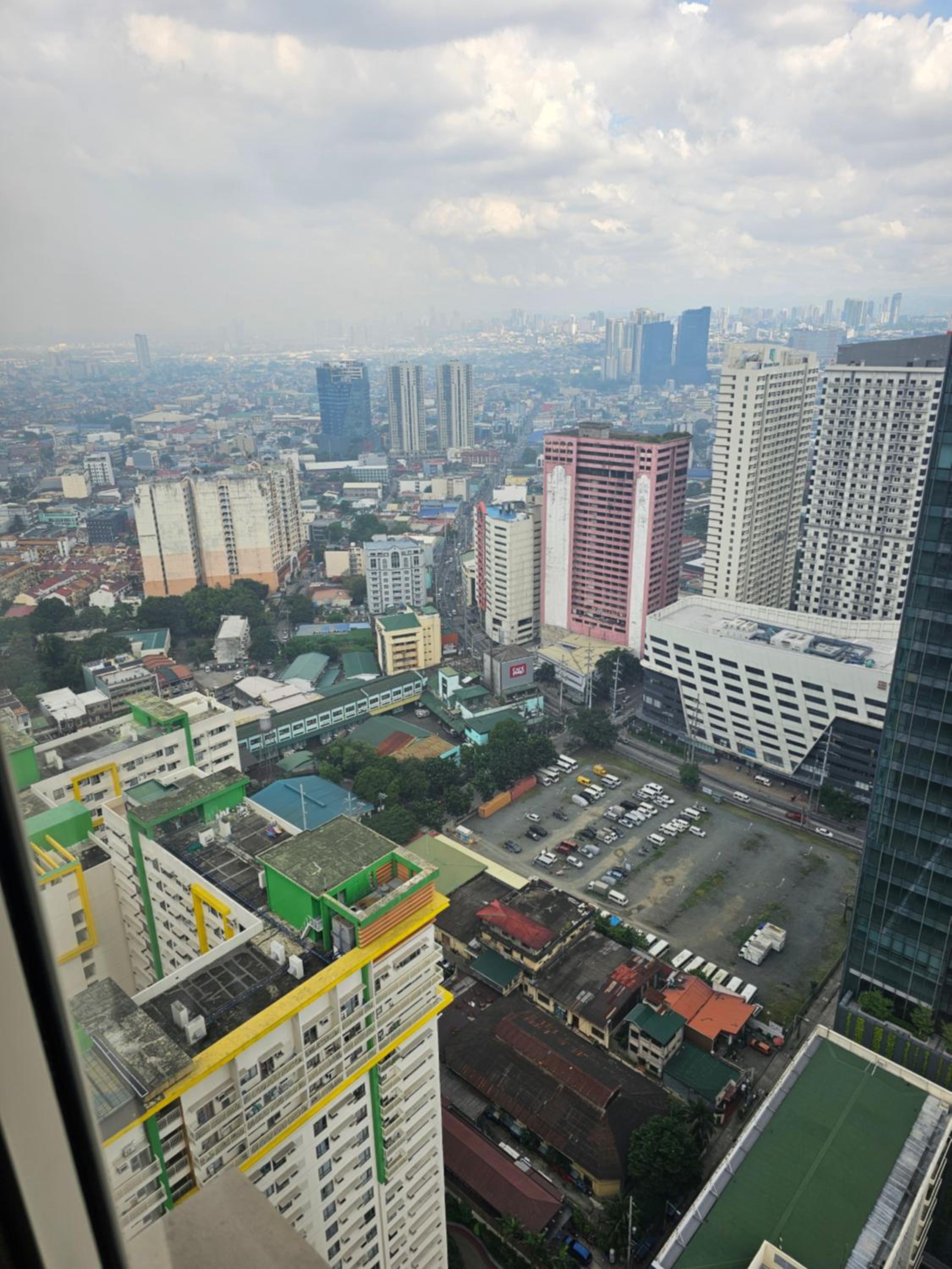 40th floor Penthouse Apartment with Great View view 3