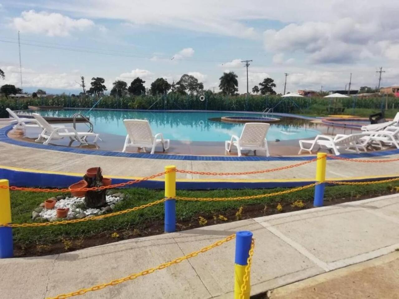 APARTAMENTO CON PISCINA CERCA AL PARQUE DEL CAFE Y EL AEROPUERTOo