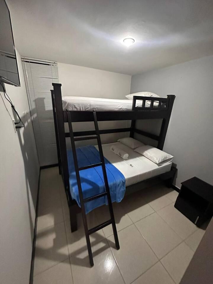 APARTAMENTO CON PISCINA CERCA AL PARQUE DEL CAFE Y EL AEROPUERTOo