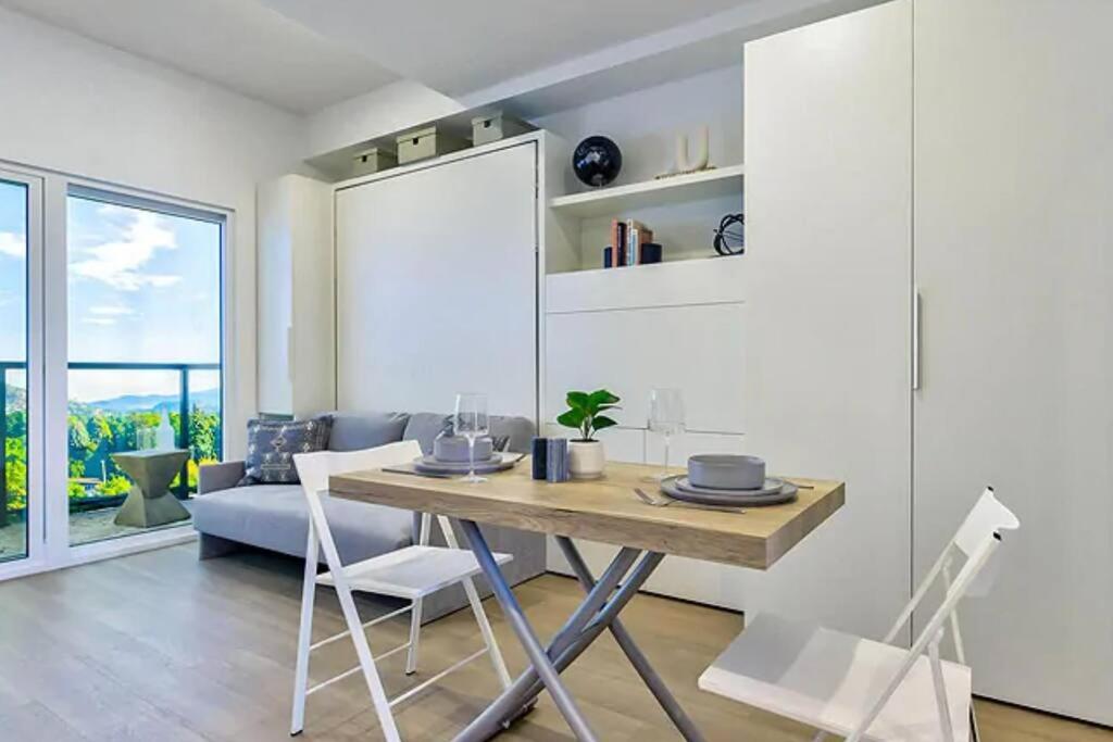 Stylish & Central TOP FLOOR suite in Kelowna