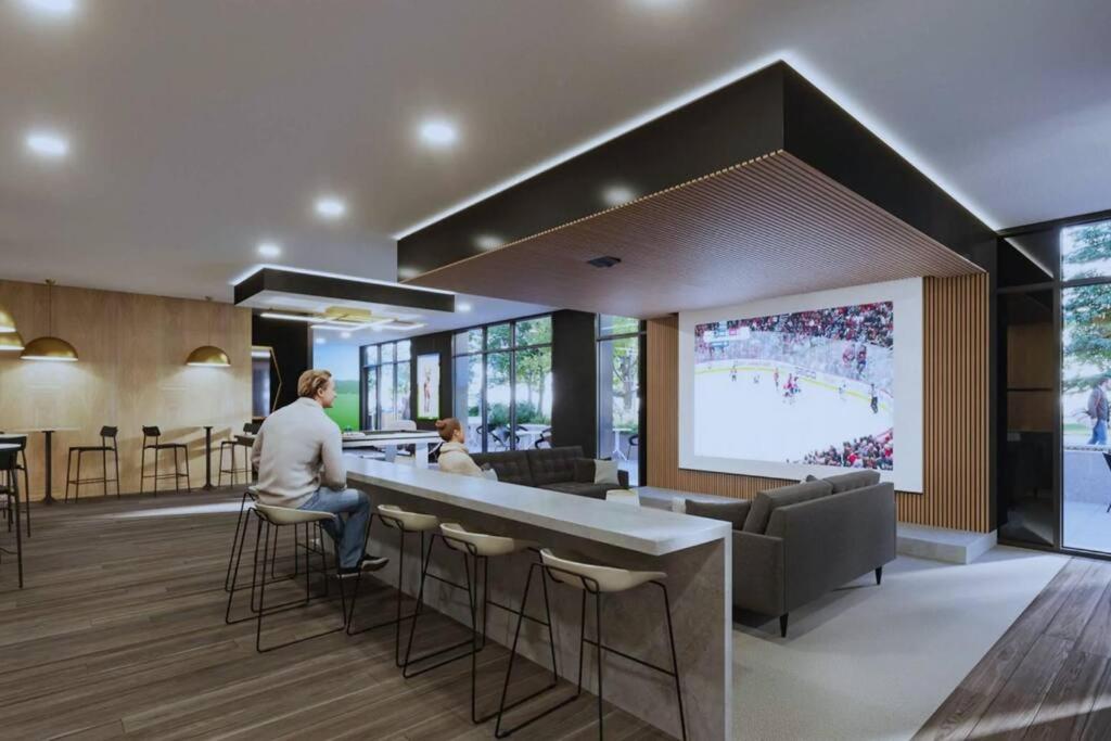 Stylish & Central TOP FLOOR suite in Kelowna