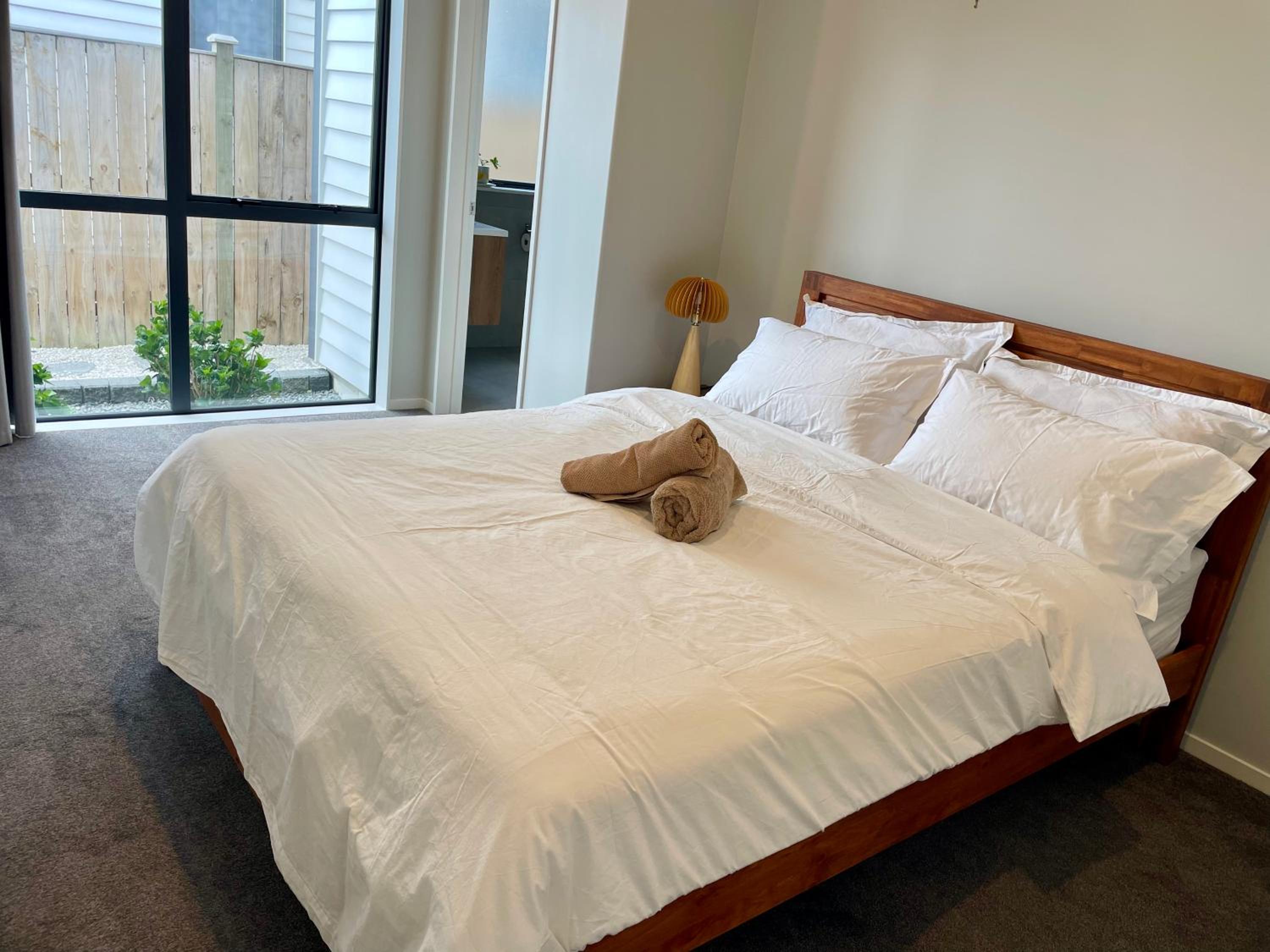 Hobsonville Scott point private entry flat offers the entire living room, bedroom and ensuite, parking available view 5