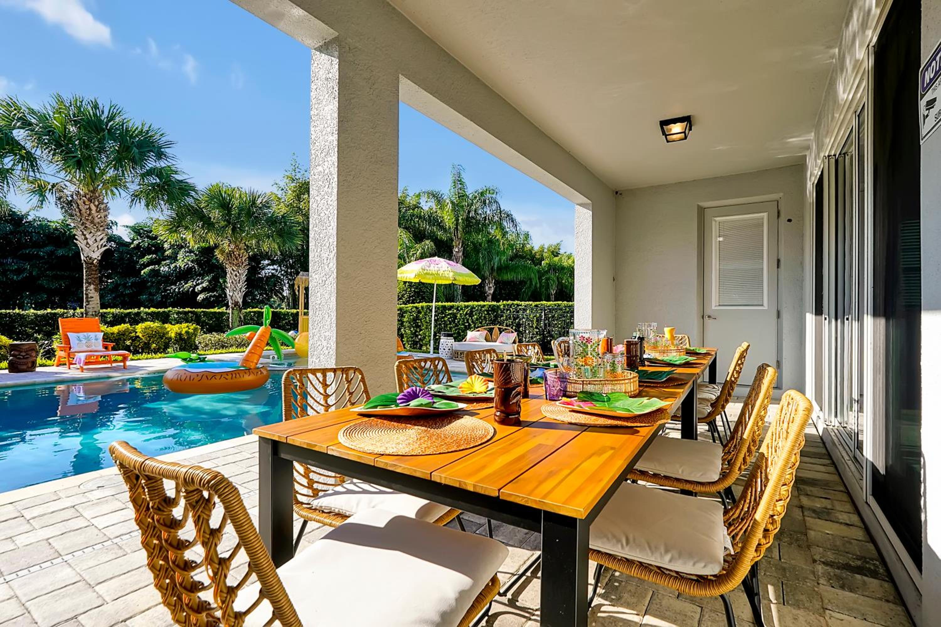 5BD Moana-Themed - Movie by the Pool - Near Disney