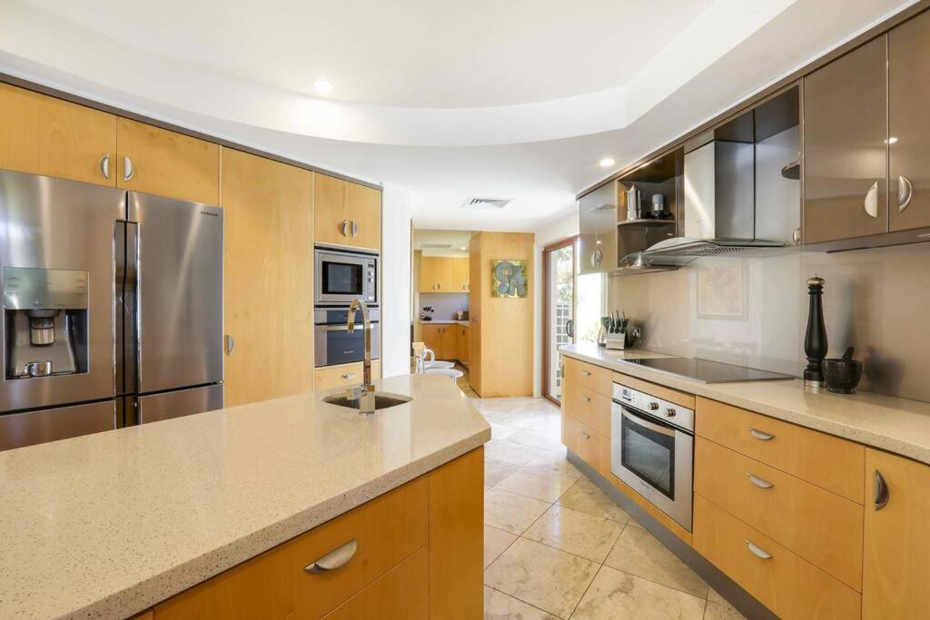Main River Grandeur Mansion, 5Bed, Pool & Sauna